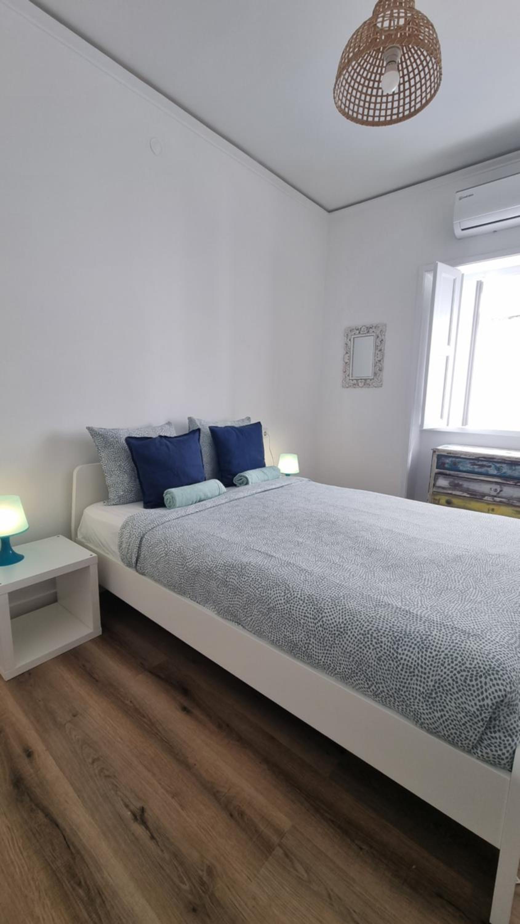 Large Double Room - Photo 5