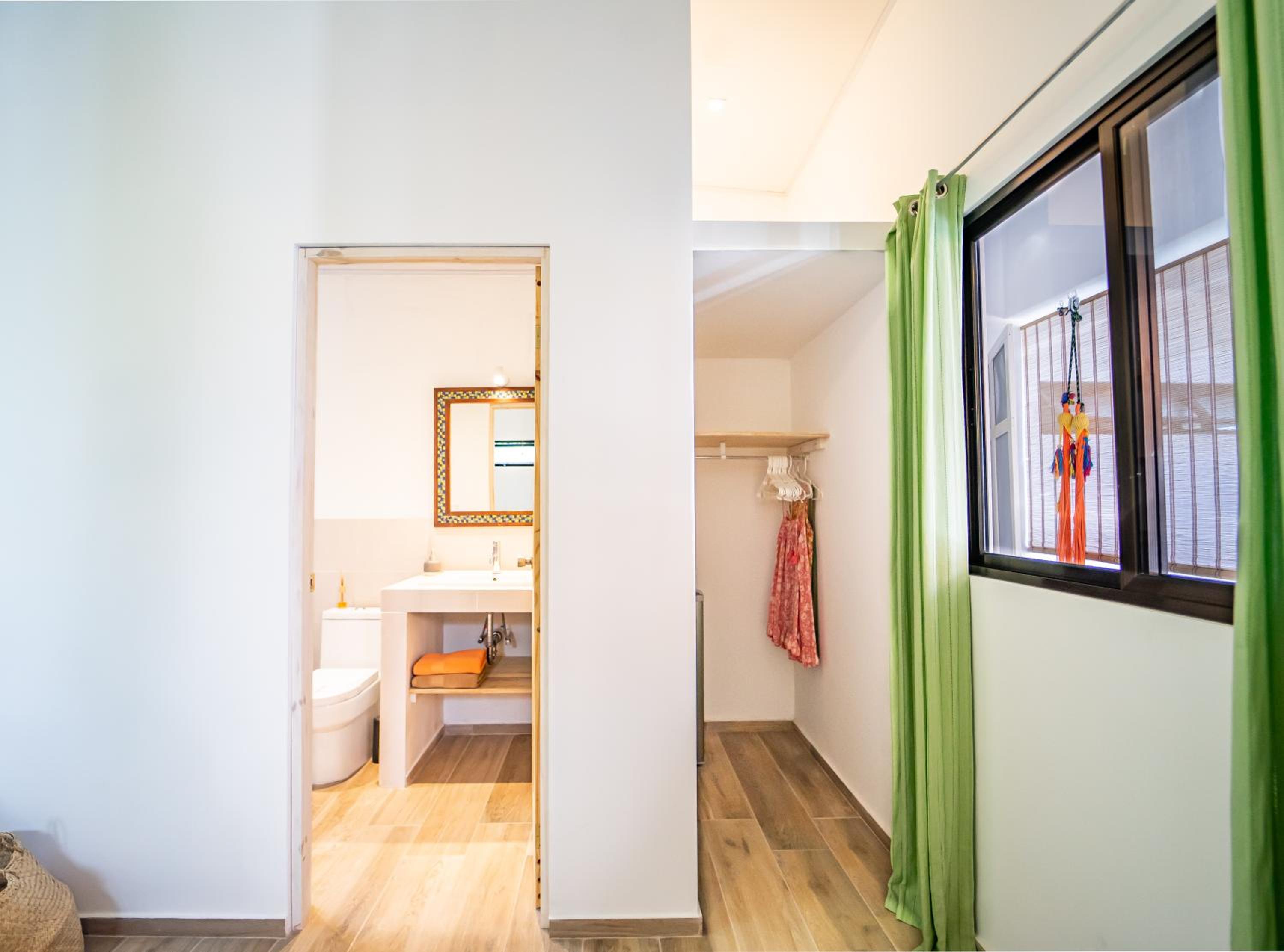 Deluxe Double Room with Balcony photo 3