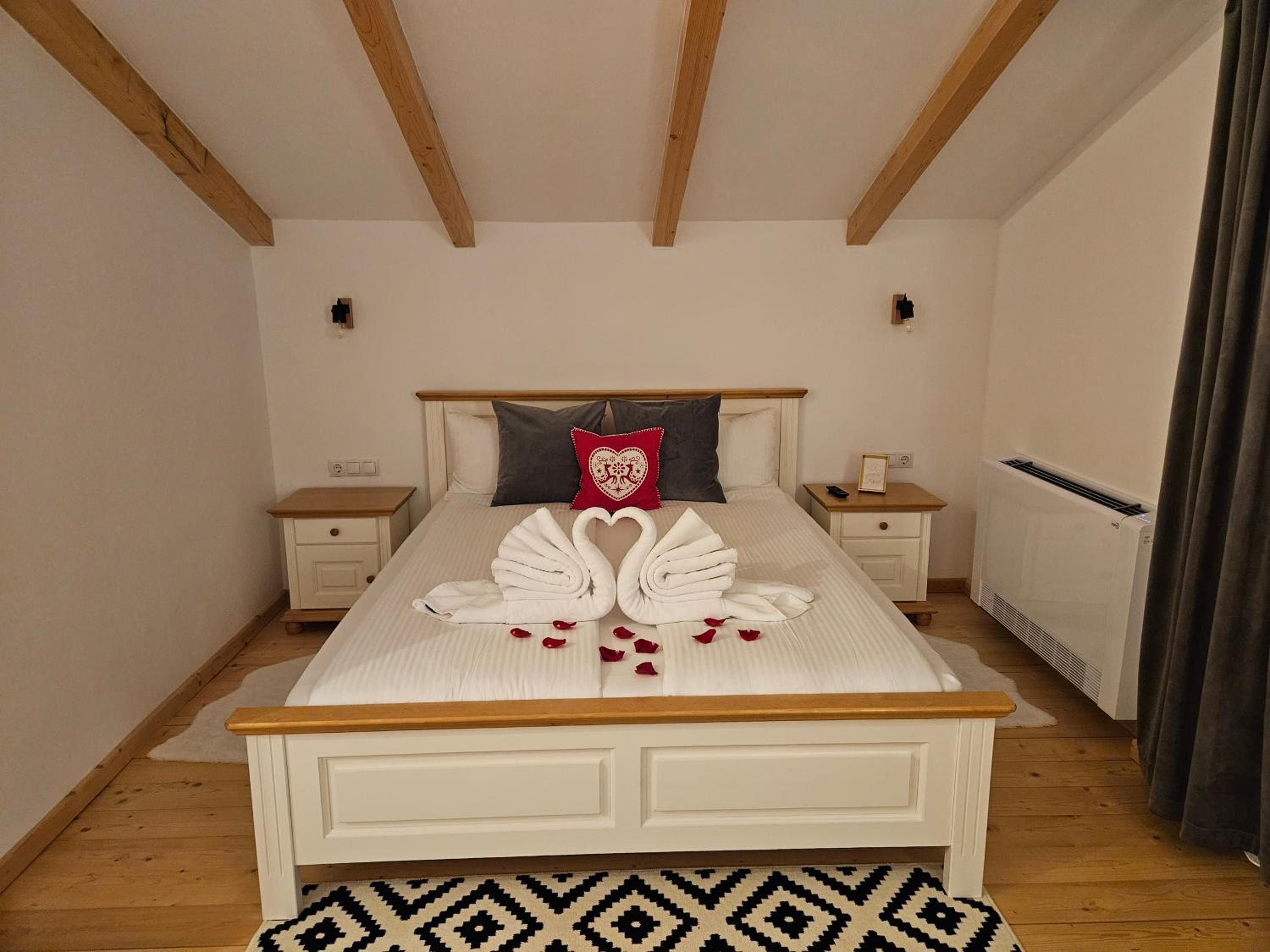 Double or Twin Room with Private Bathroom photo 2