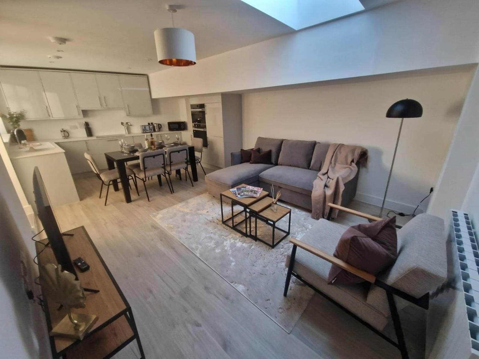 Three-Bedroom Apartment photo 2