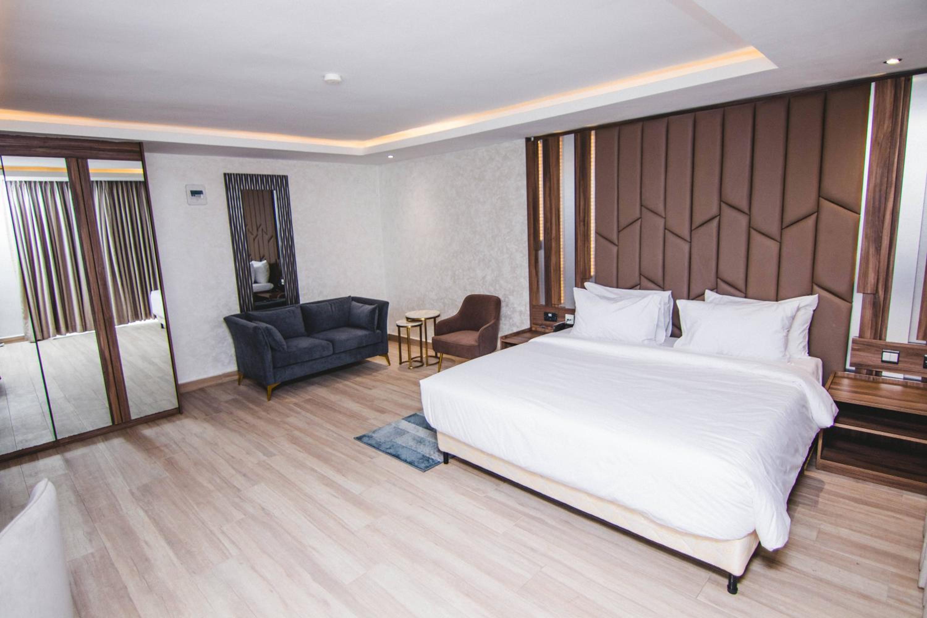 Executive Suite photo 2