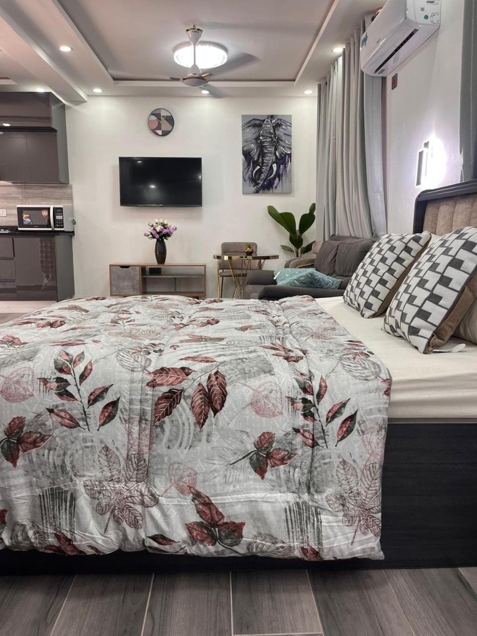 One-Bedroom Apartment