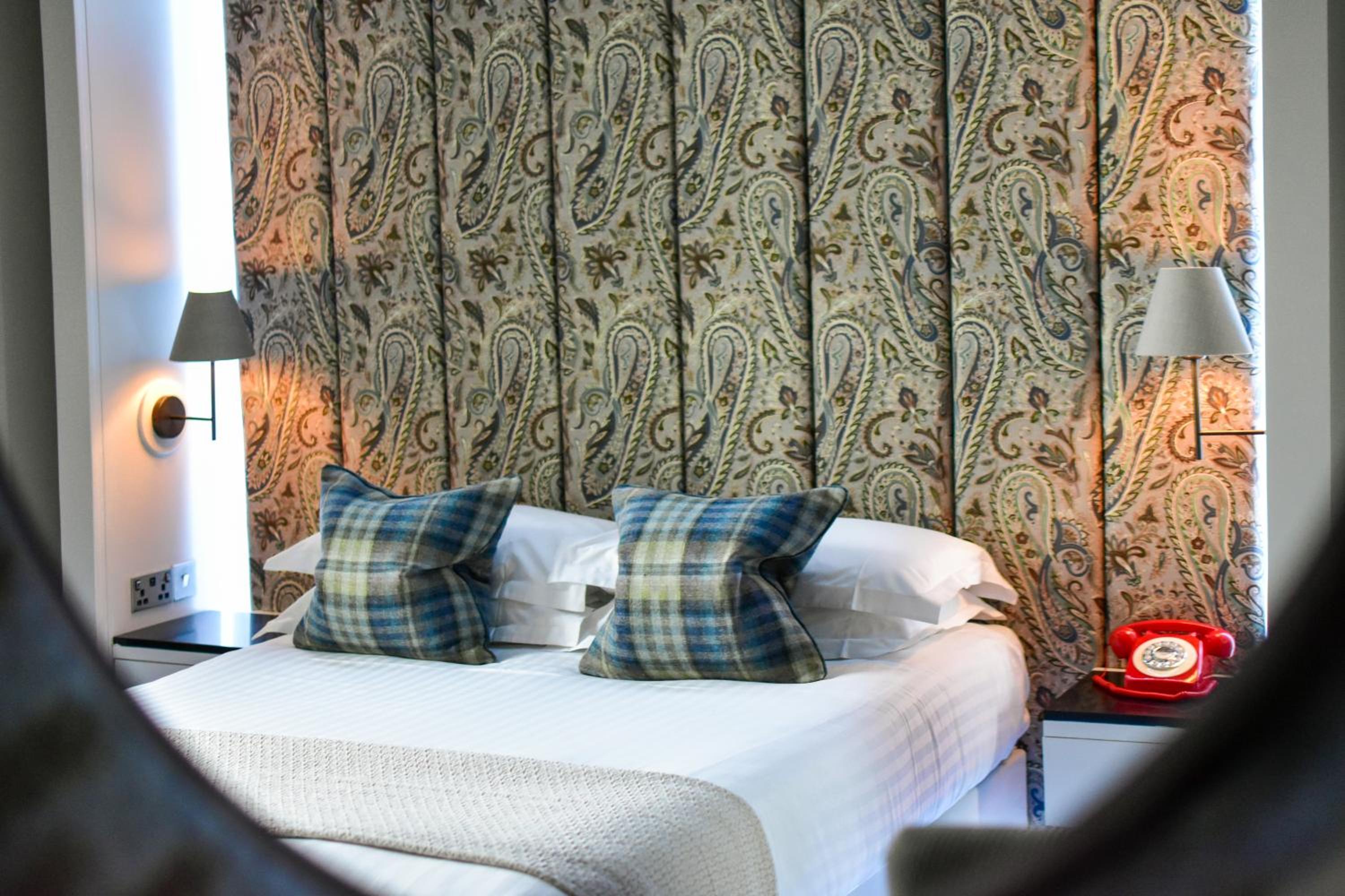Executive Double Room thumbnail 6