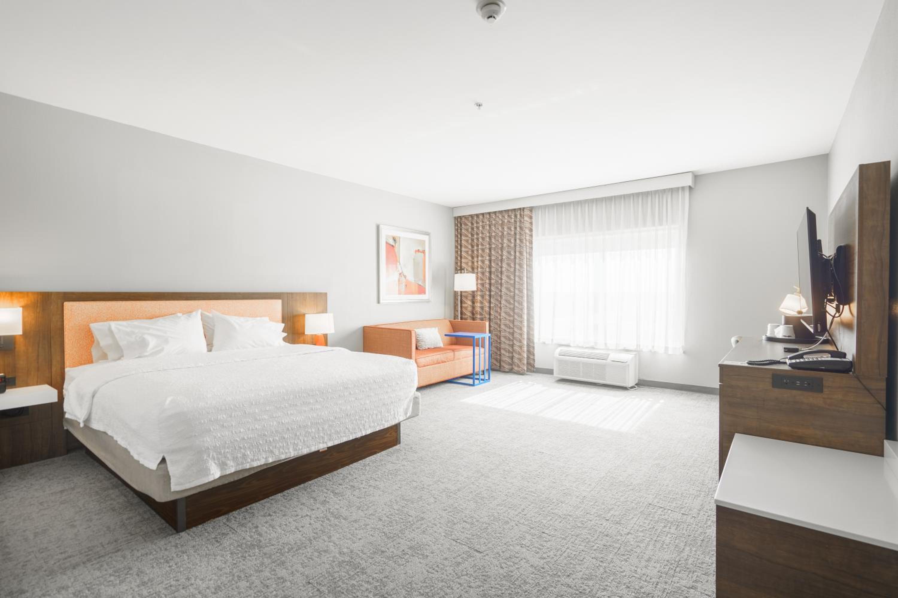 King Room with Sofa Bed and Study - Non-Smoking - Photo 3
