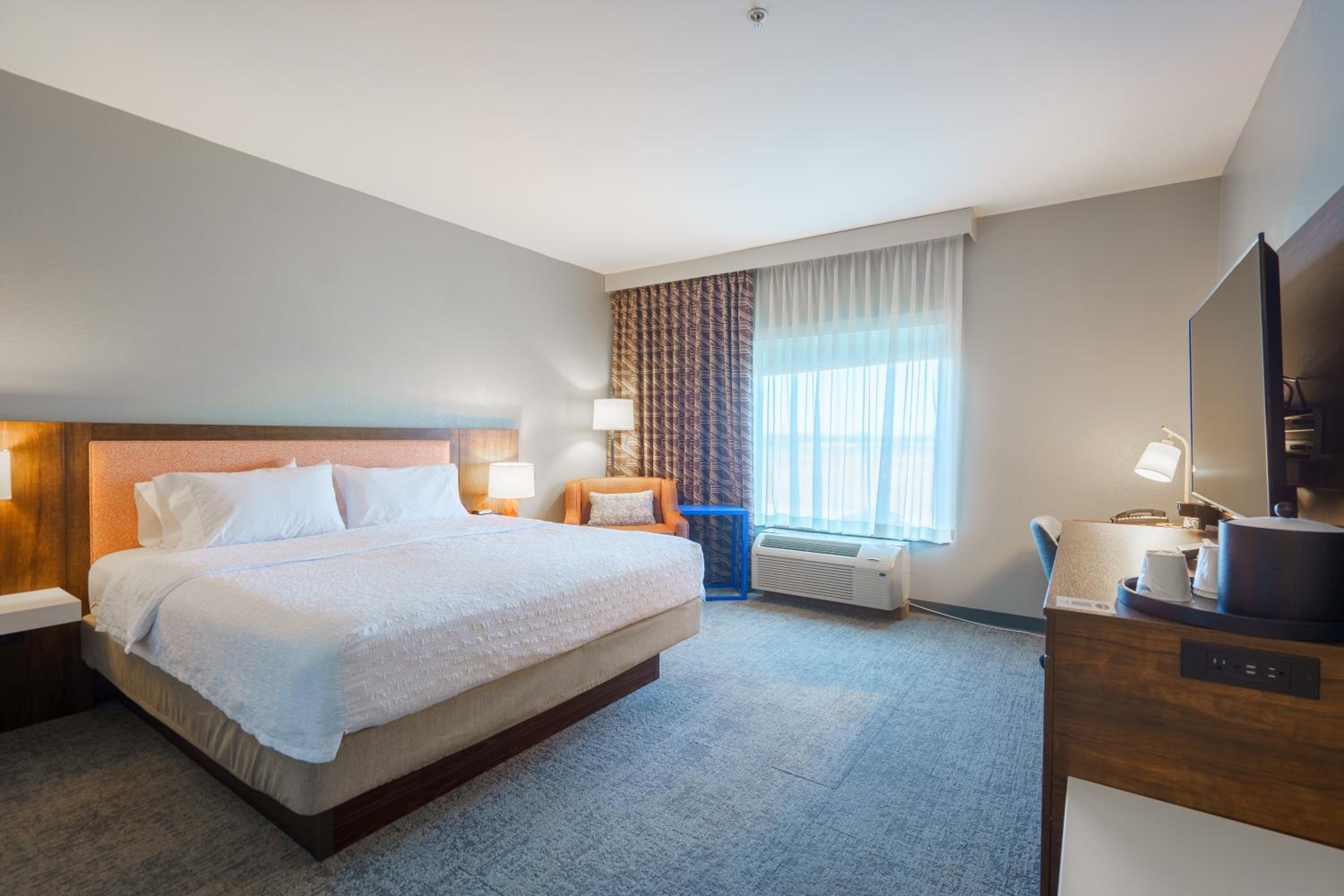 King Room - Non-Smoking - Photo 2