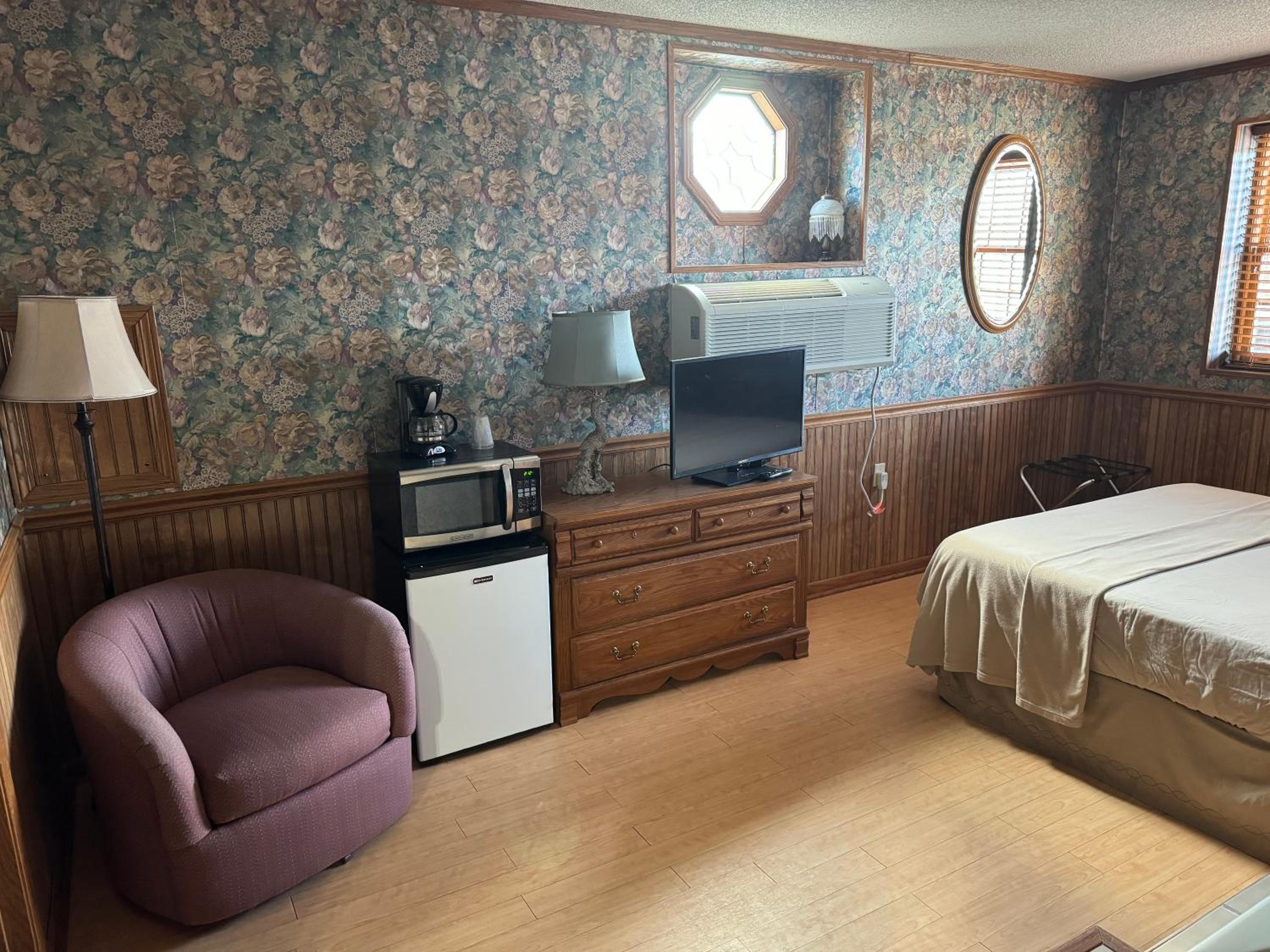 Deluxe Queen Room - Photo 2