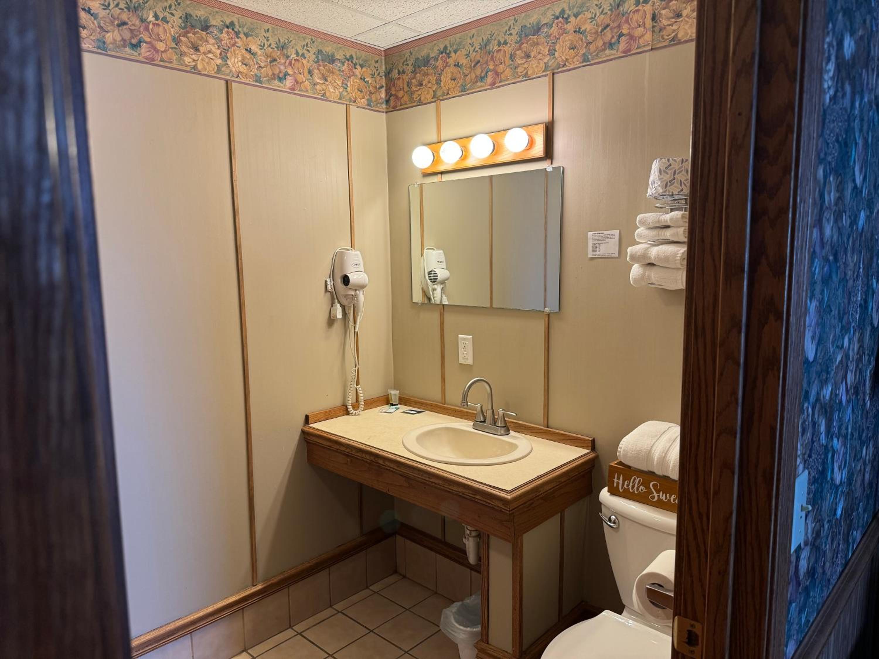 Deluxe Queen Room - Photo 4