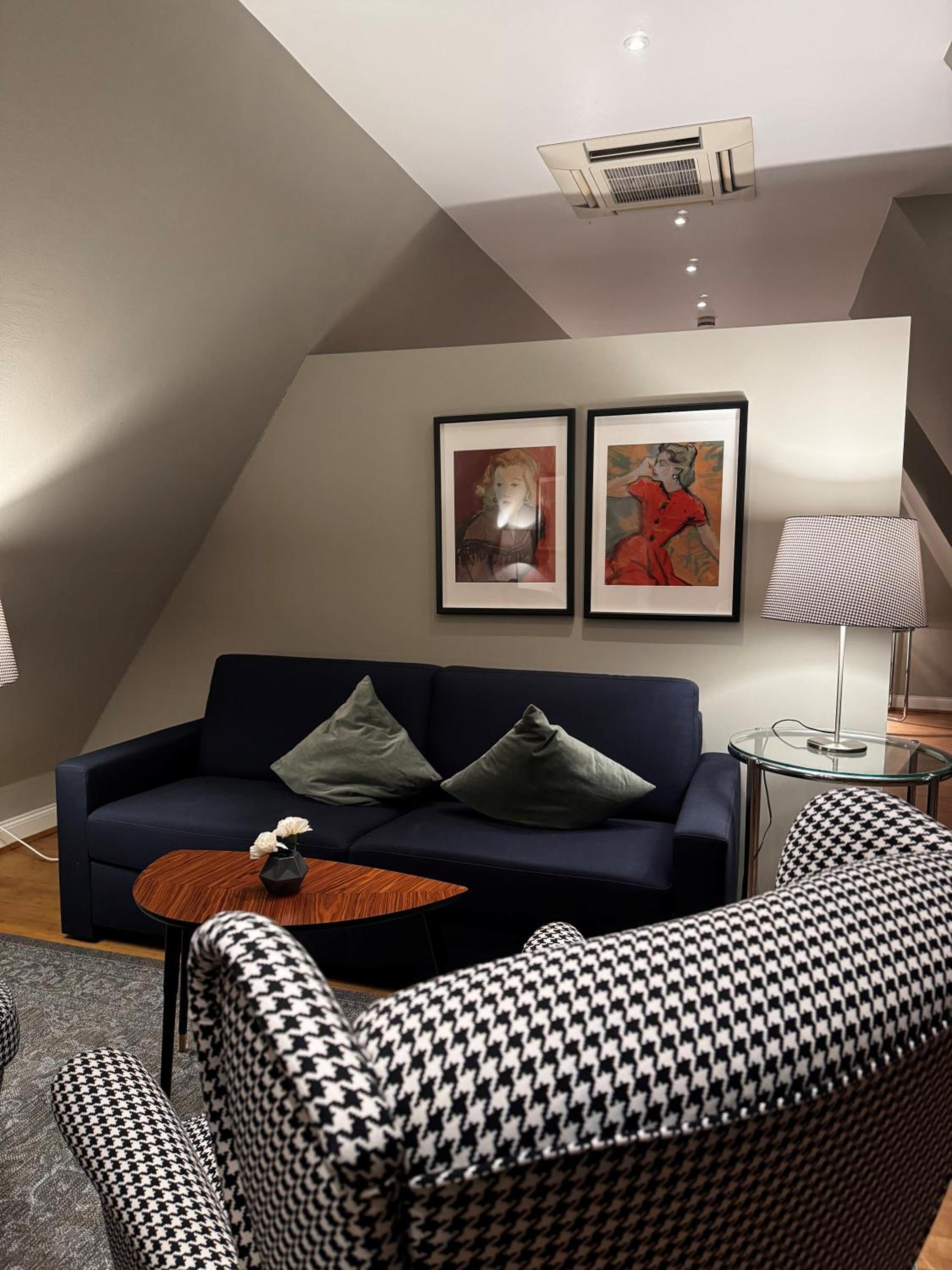 Deluxe Double Room - Photo 9