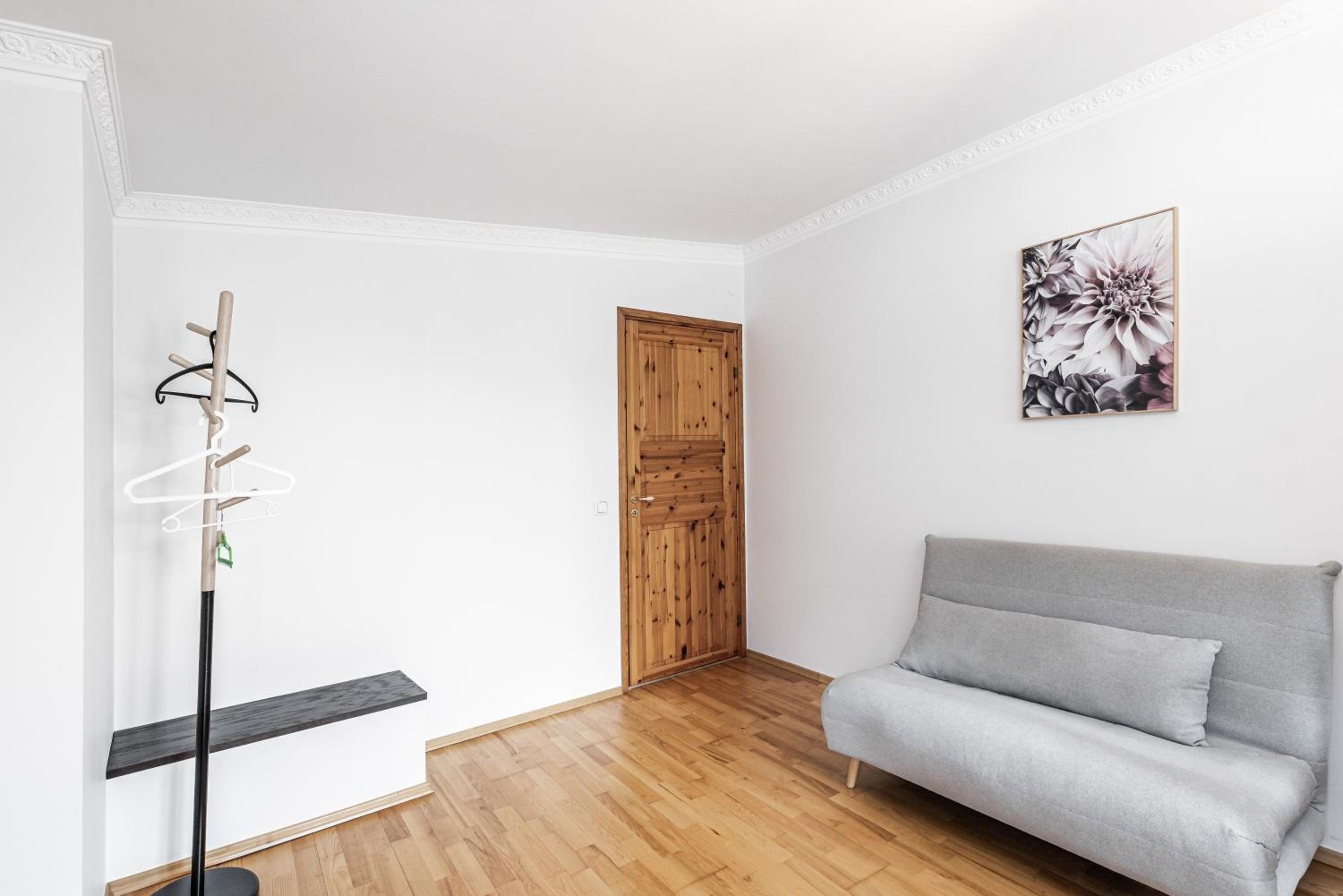 Apartment with Terrace - Photo 5