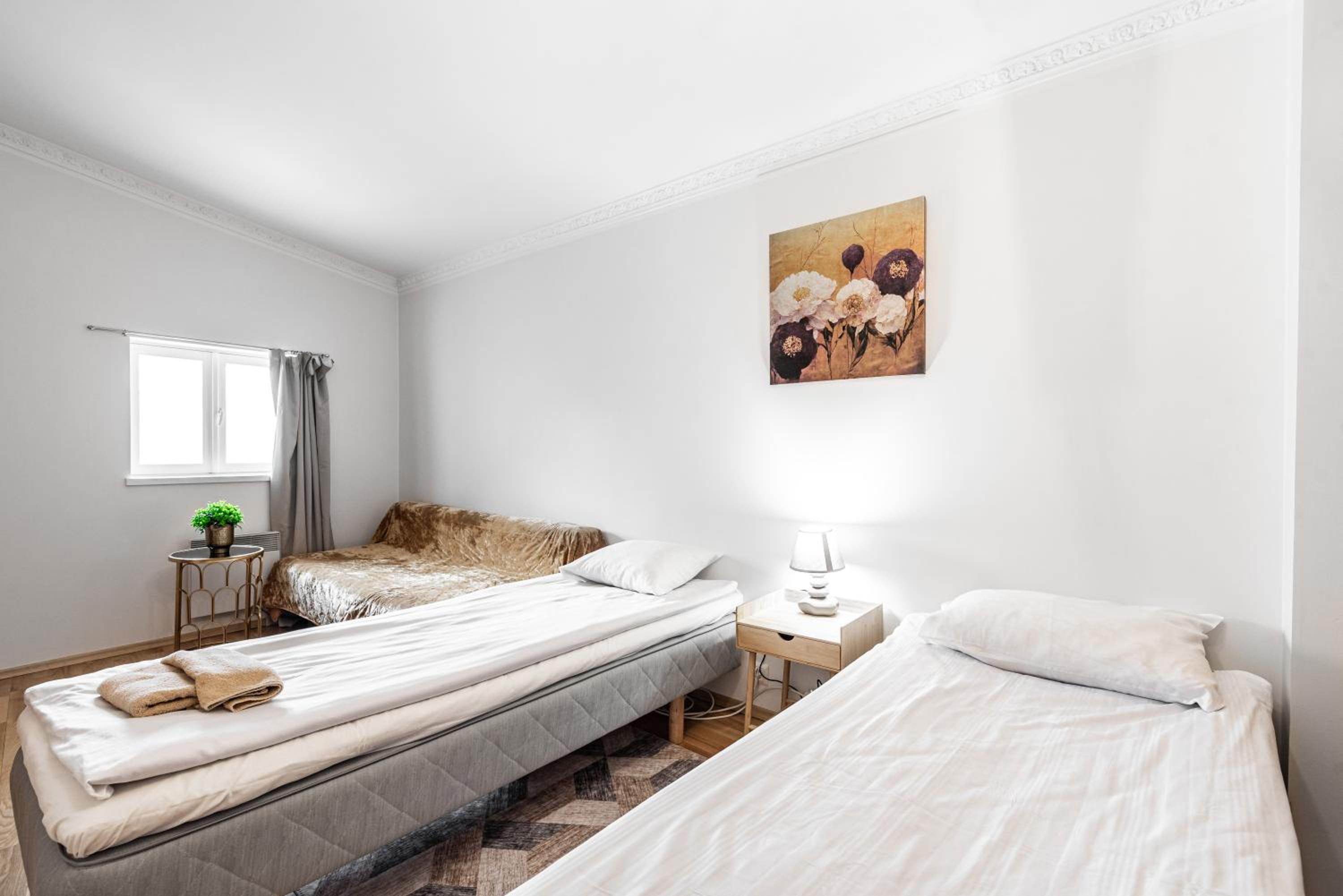 Apartment with Terrace - Photo 6