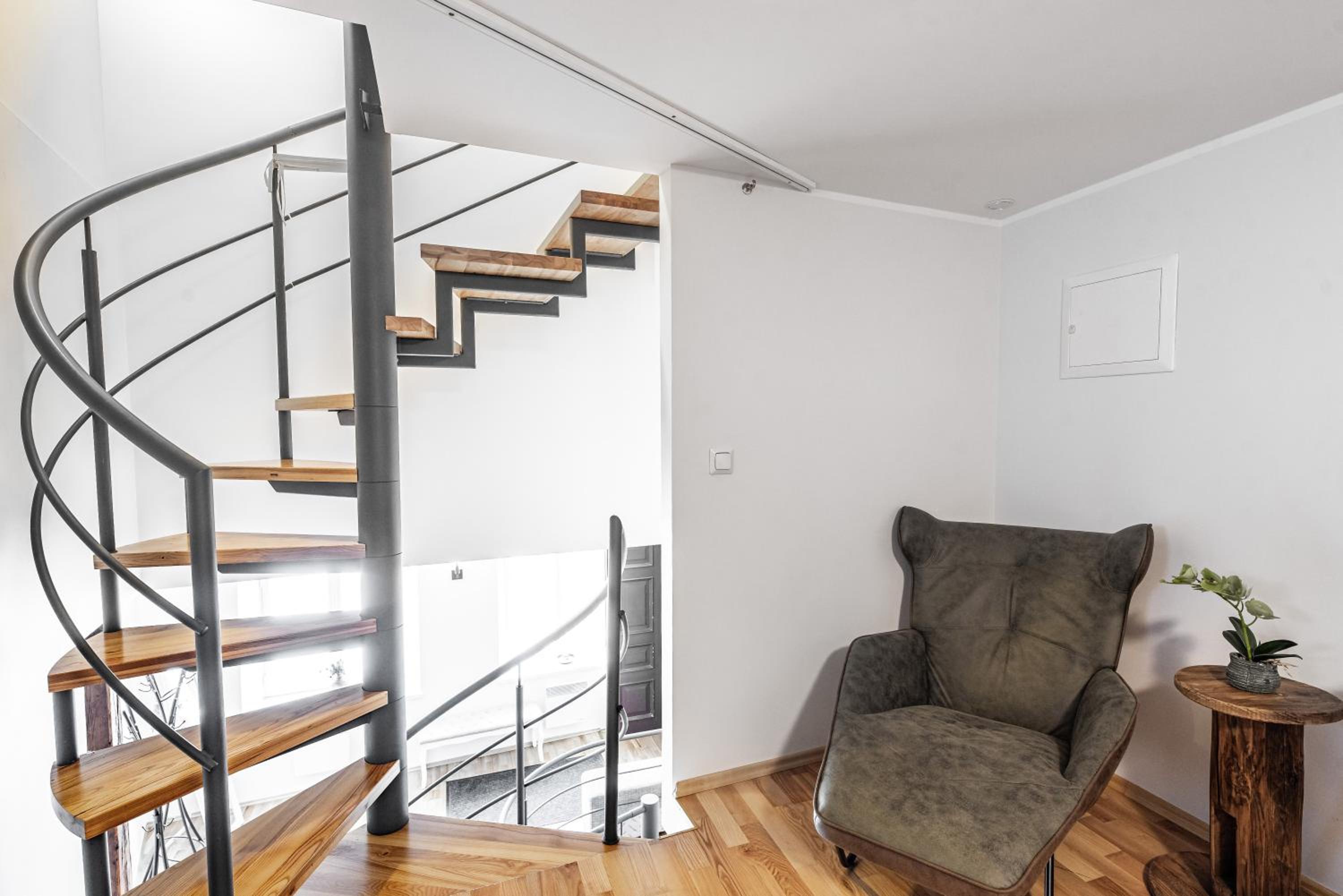 Apartment with Terrace - Photo 34