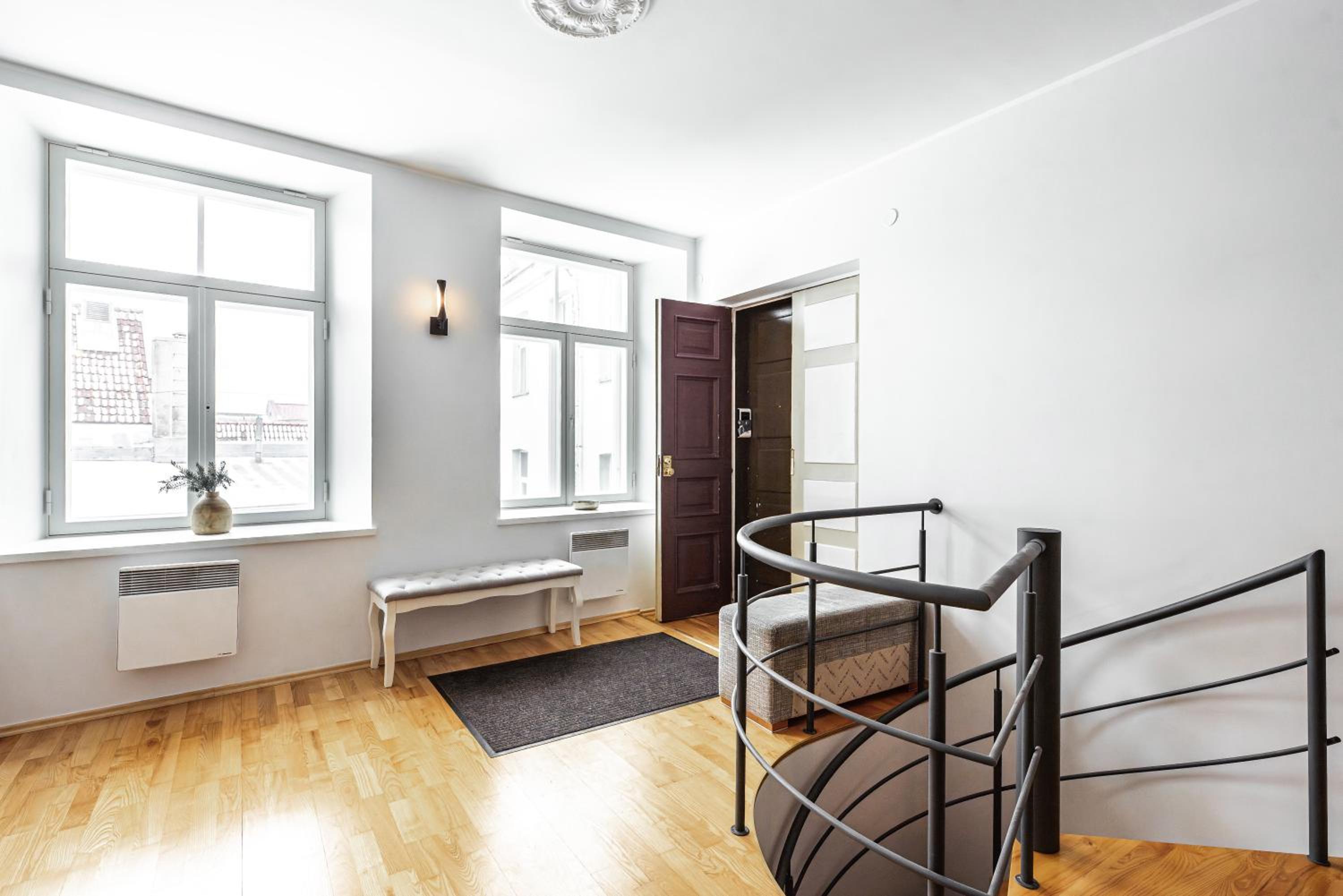 Apartment with Terrace - Photo 31