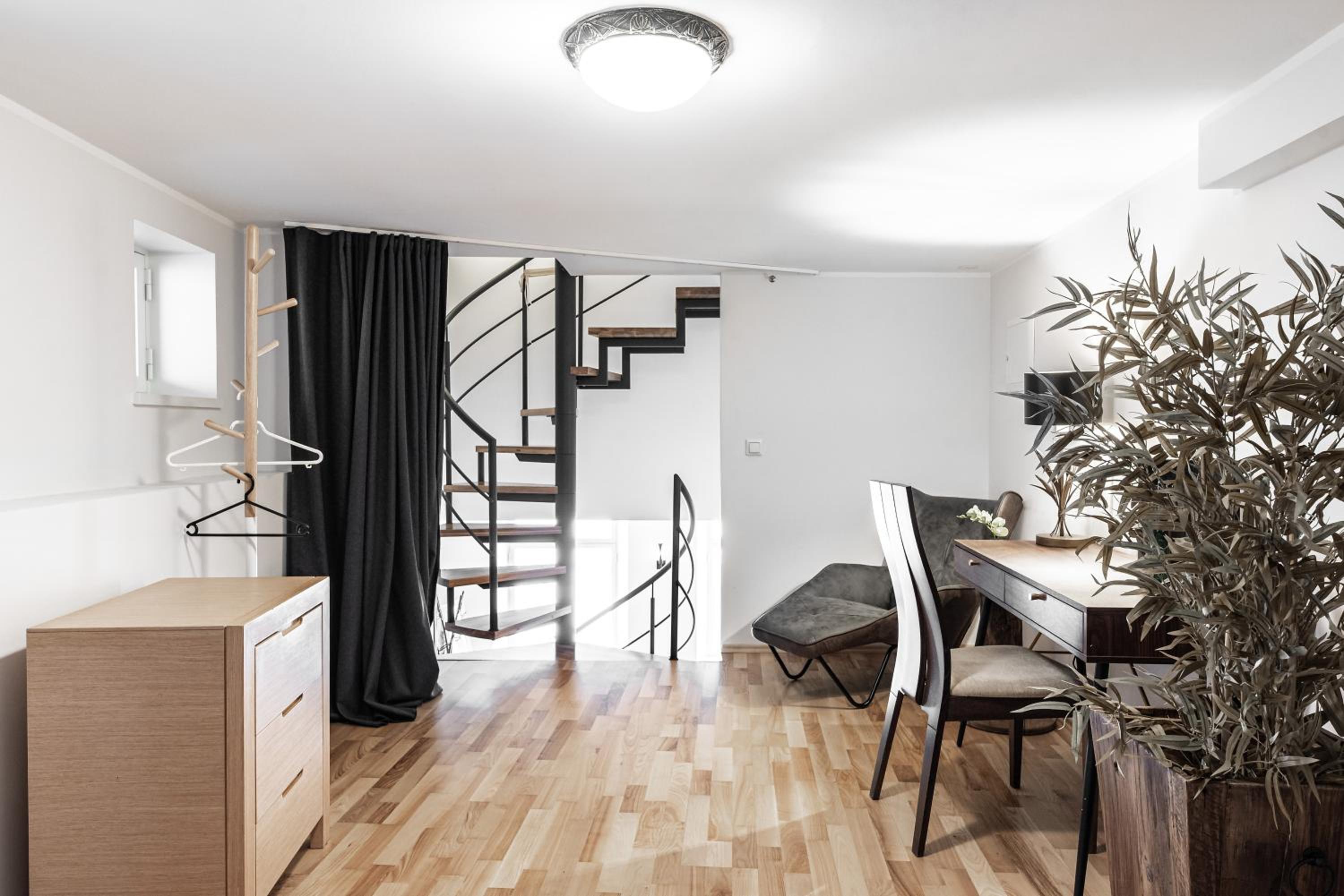Apartment with Terrace - Photo 25
