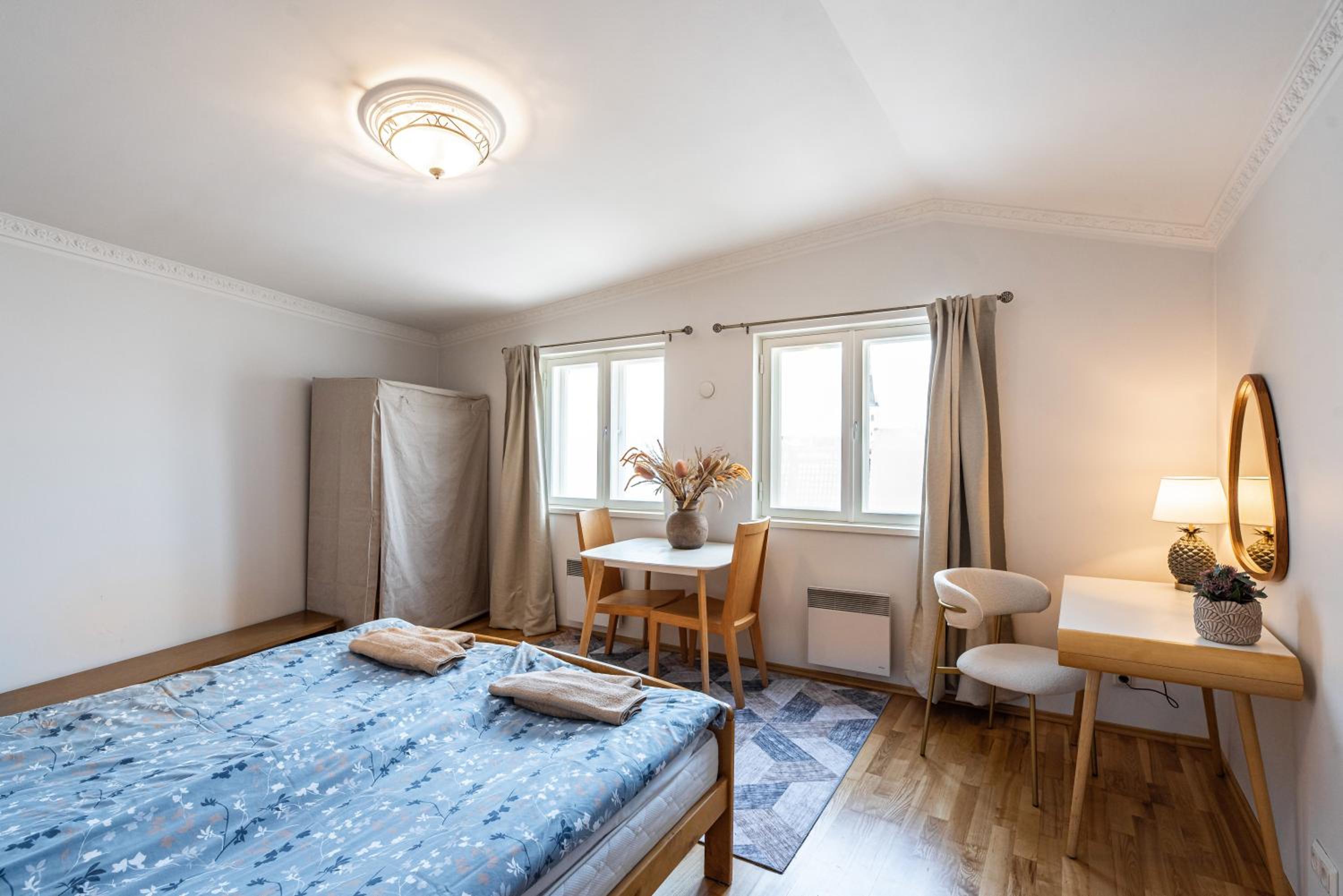 Apartment with Terrace - Photo 24