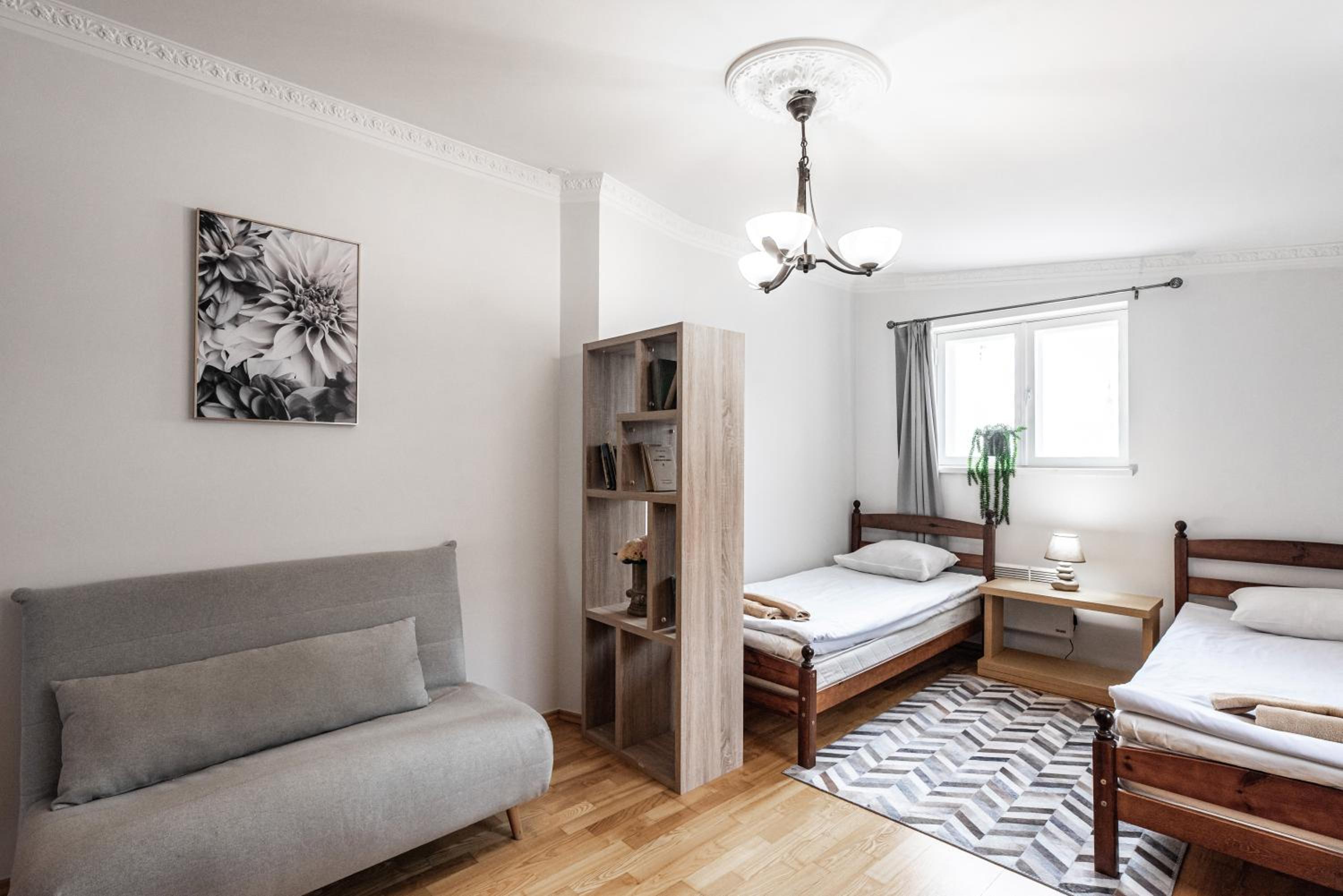 Apartment with Terrace - Photo 15
