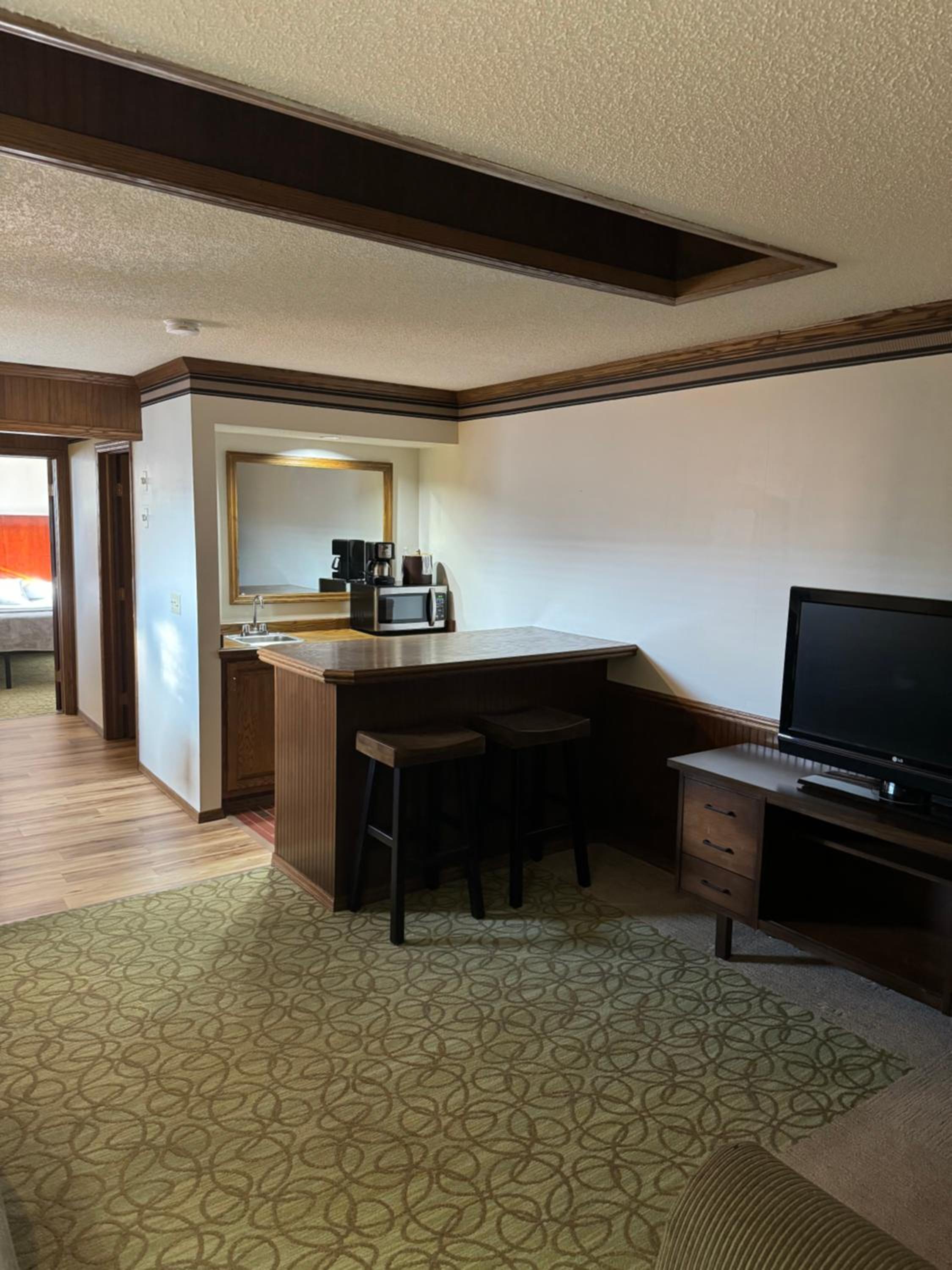 Deluxe King Suite - Photo 4