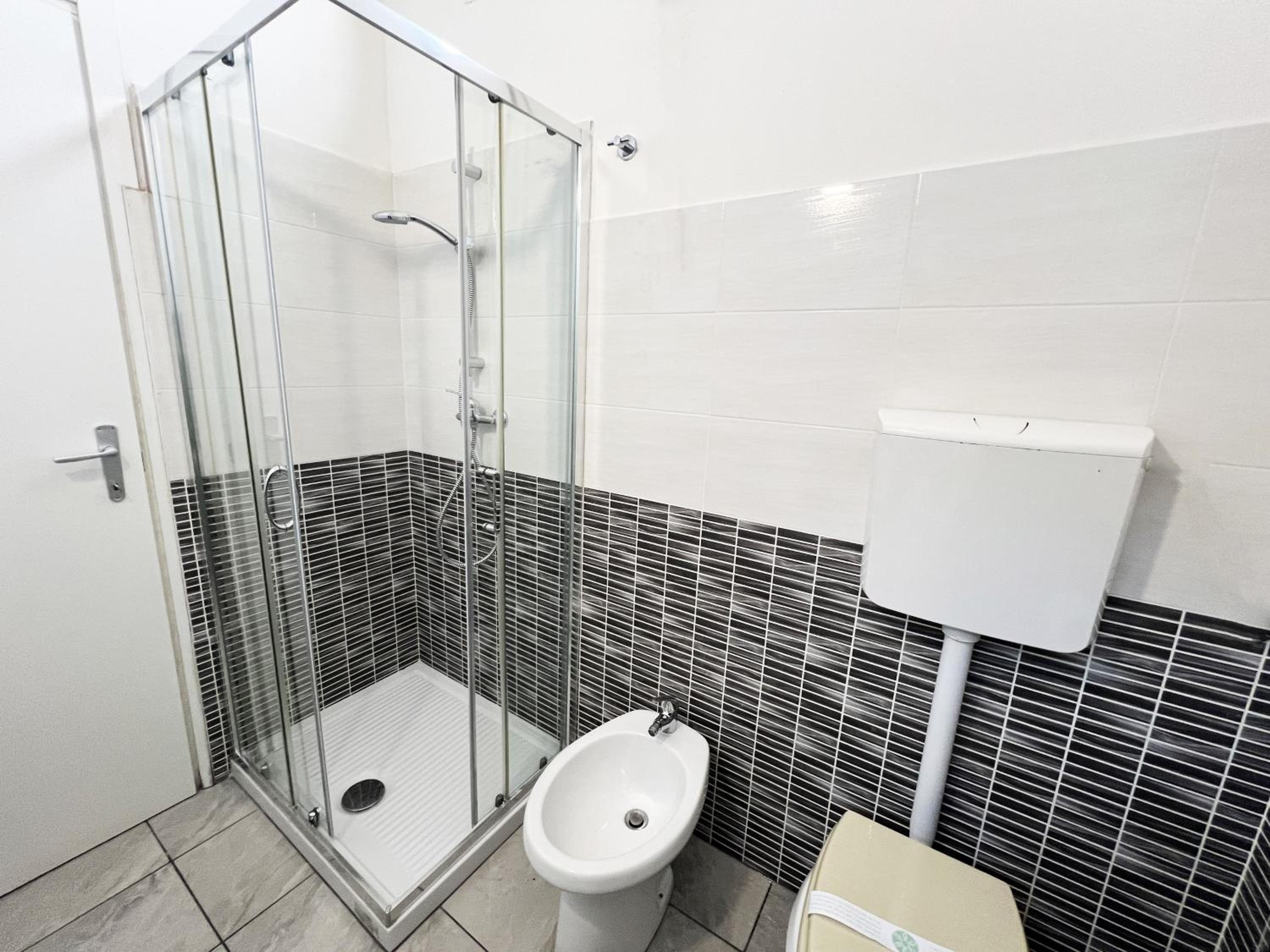 Double Room - Photo 11