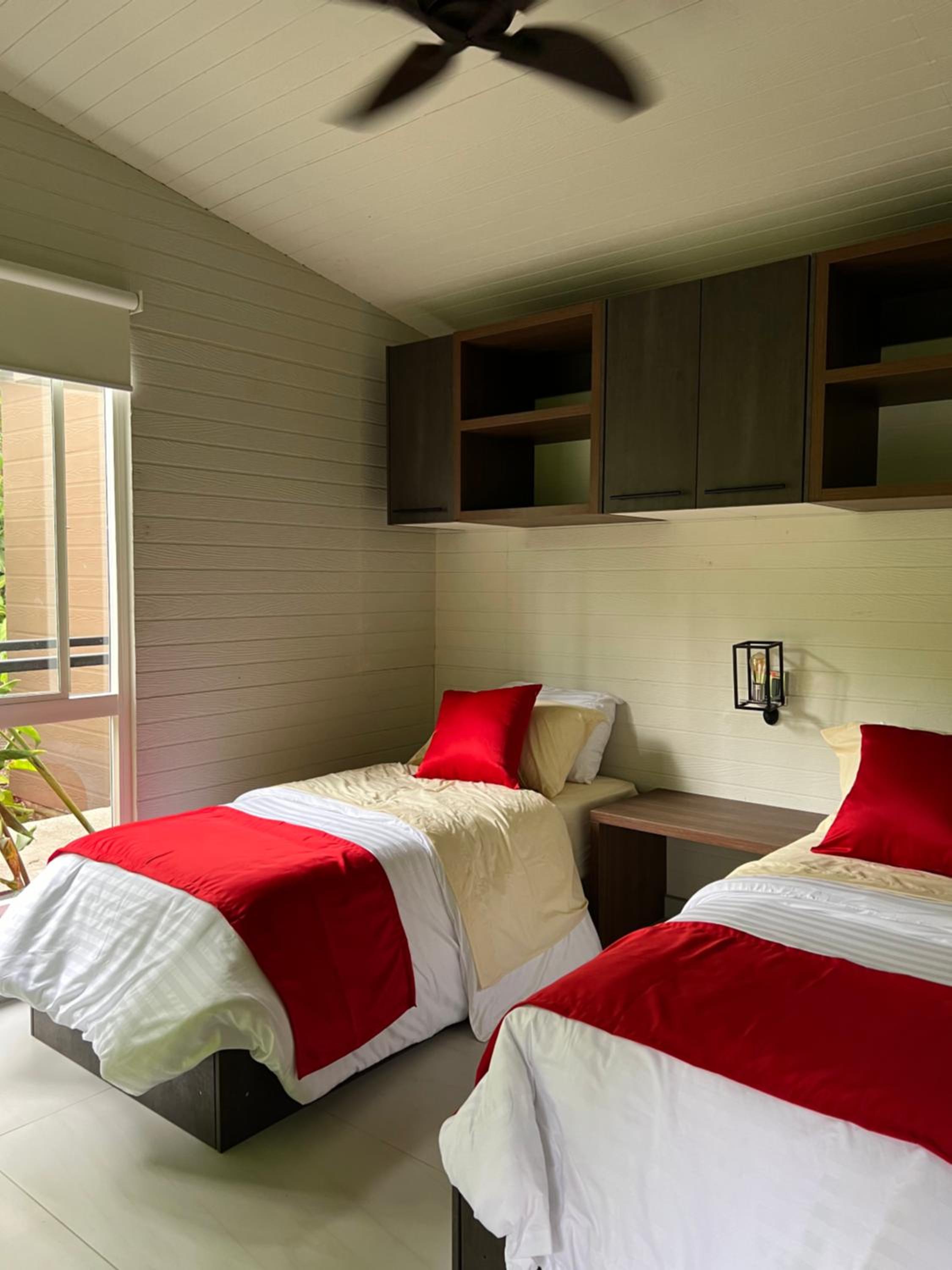 Deluxe Queen Suite photo 2