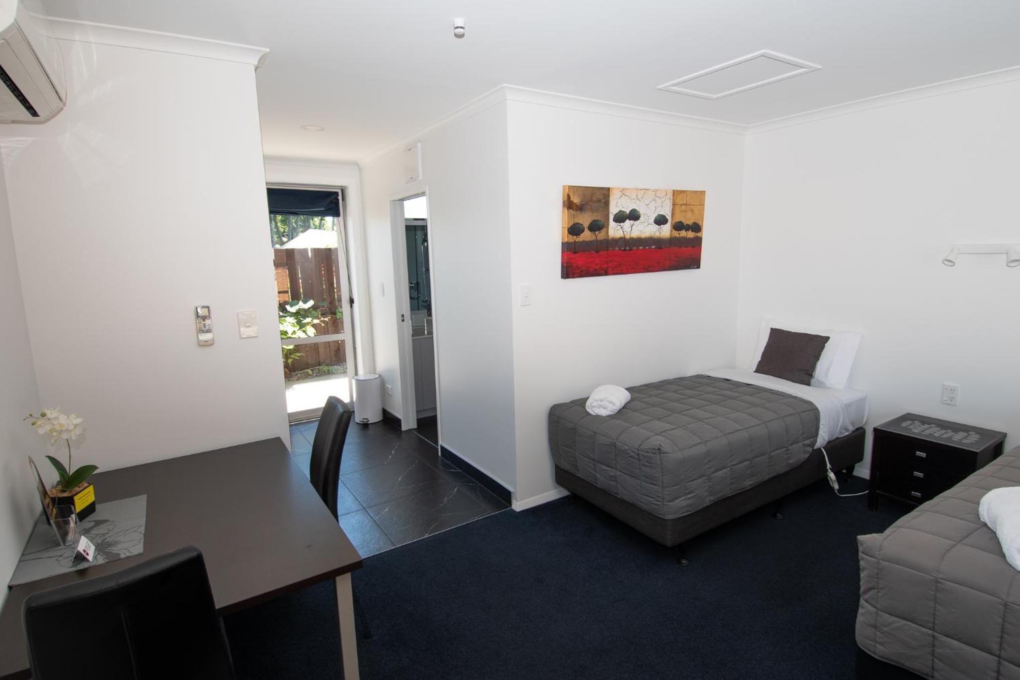 Twin Studio Unit - Photo 6