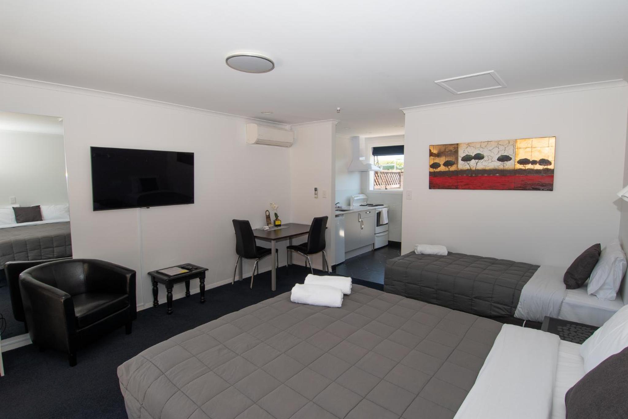 Twin Studio Unit - Photo 1