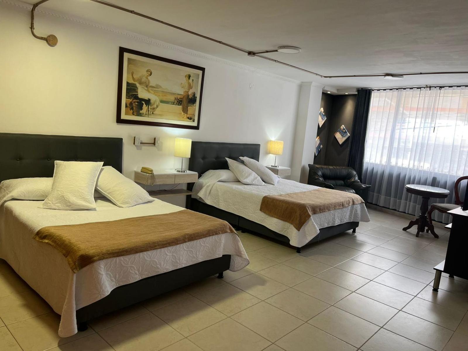 Deluxe King Suite photo 1