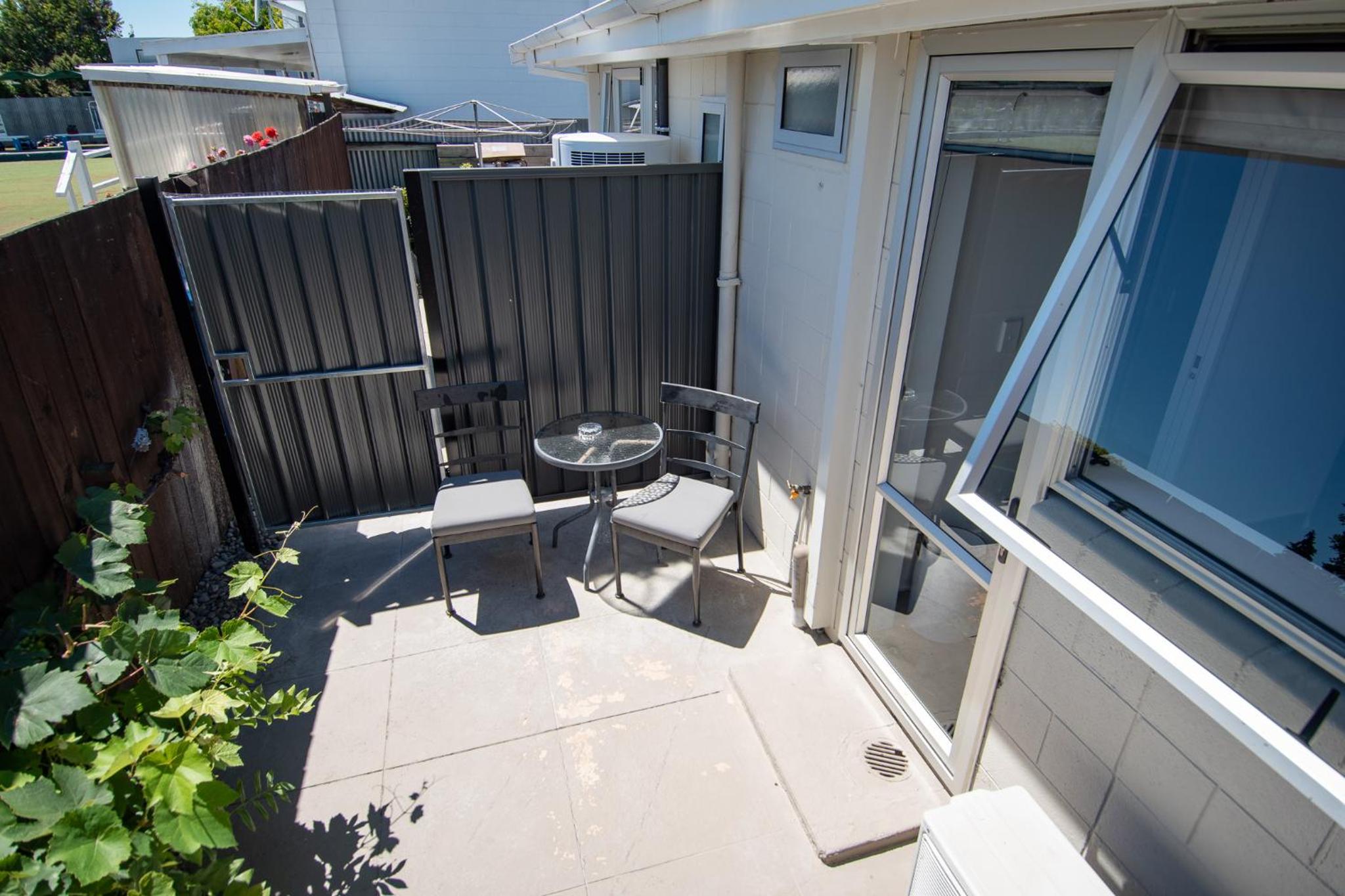Twin Studio Unit - Photo 3