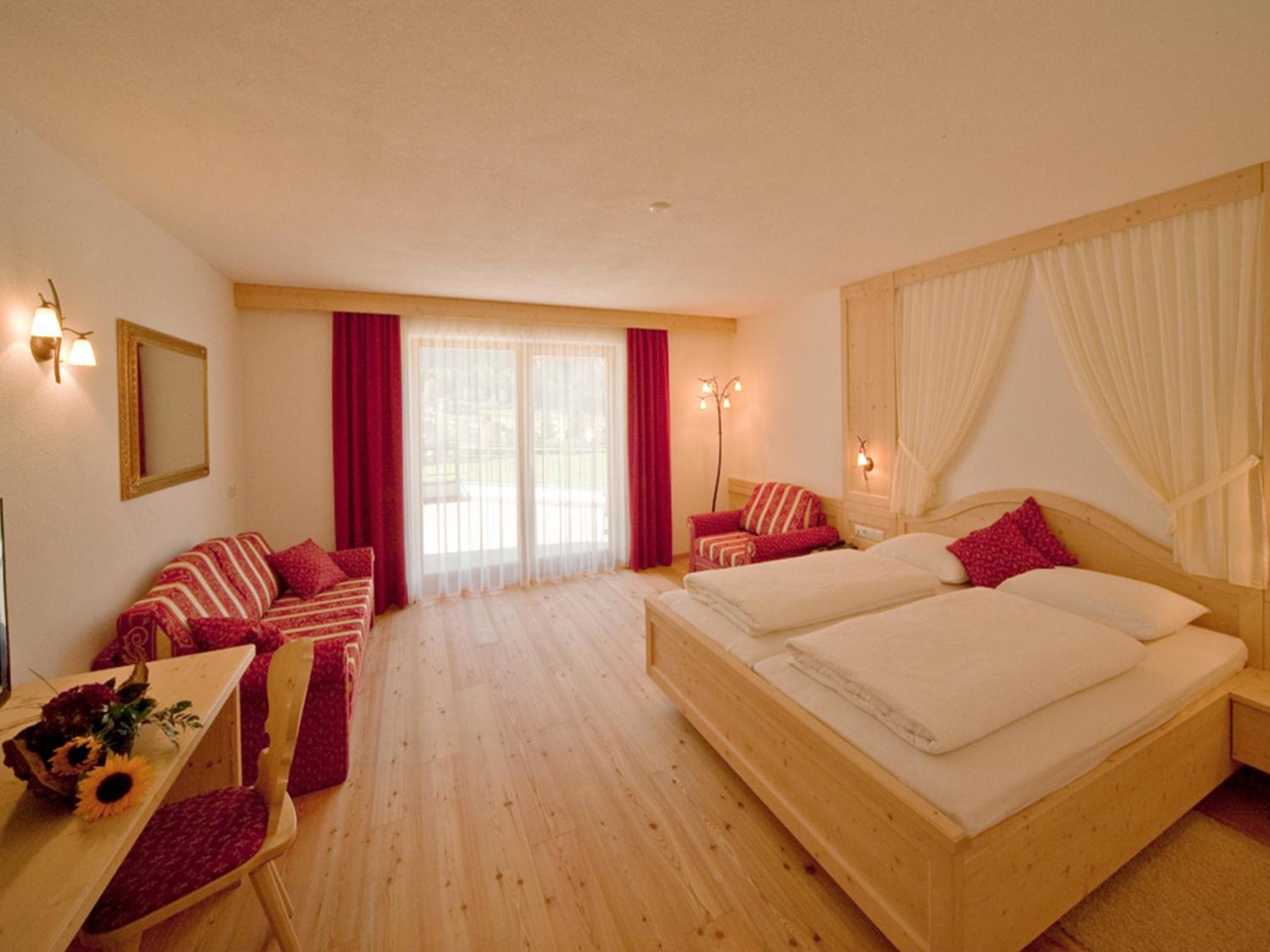 Double Room with Balcony and Mountain View - Photo 4