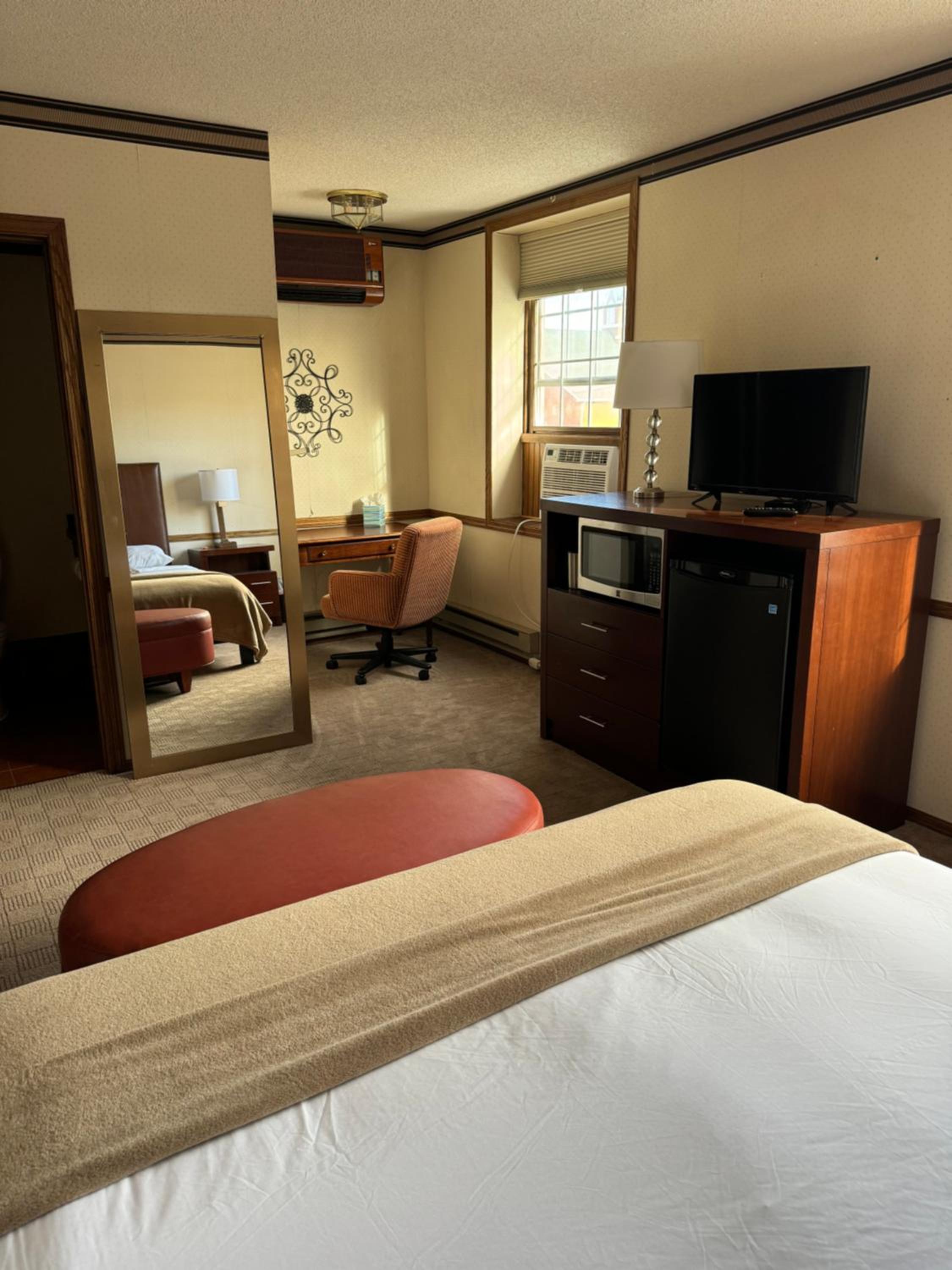 Standard King Room - Photo 4