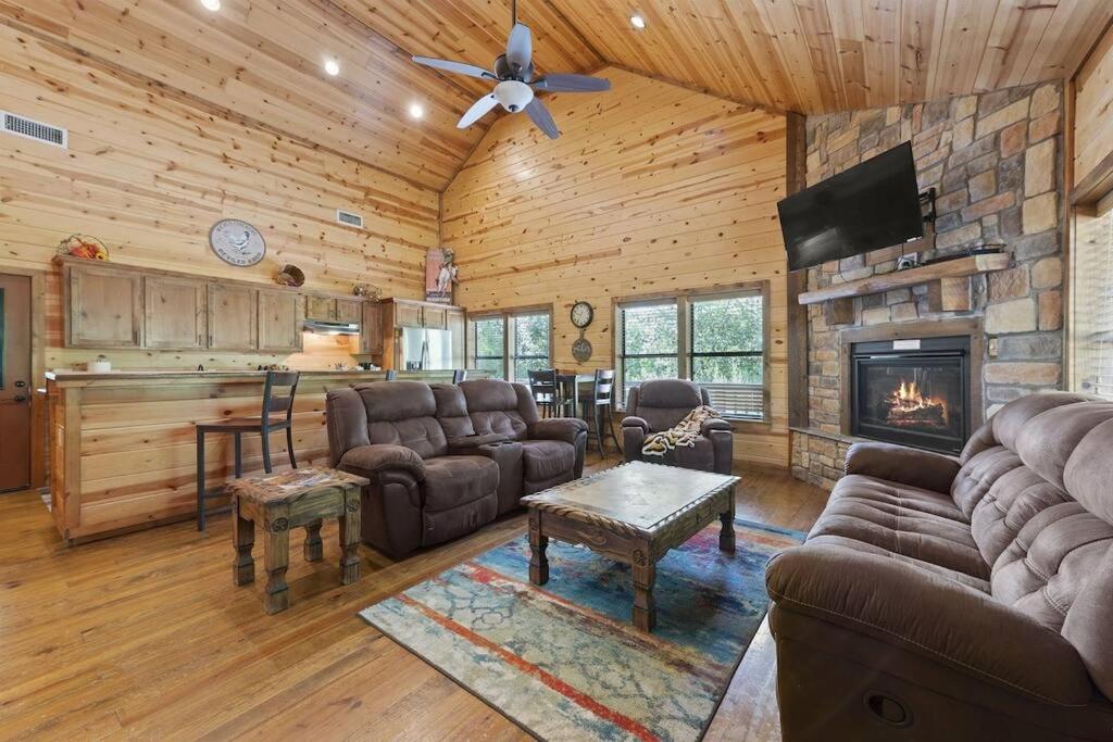 Two-Bedroom House photo 3