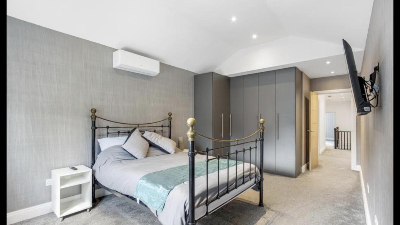 Three-Bedroom House photo 1