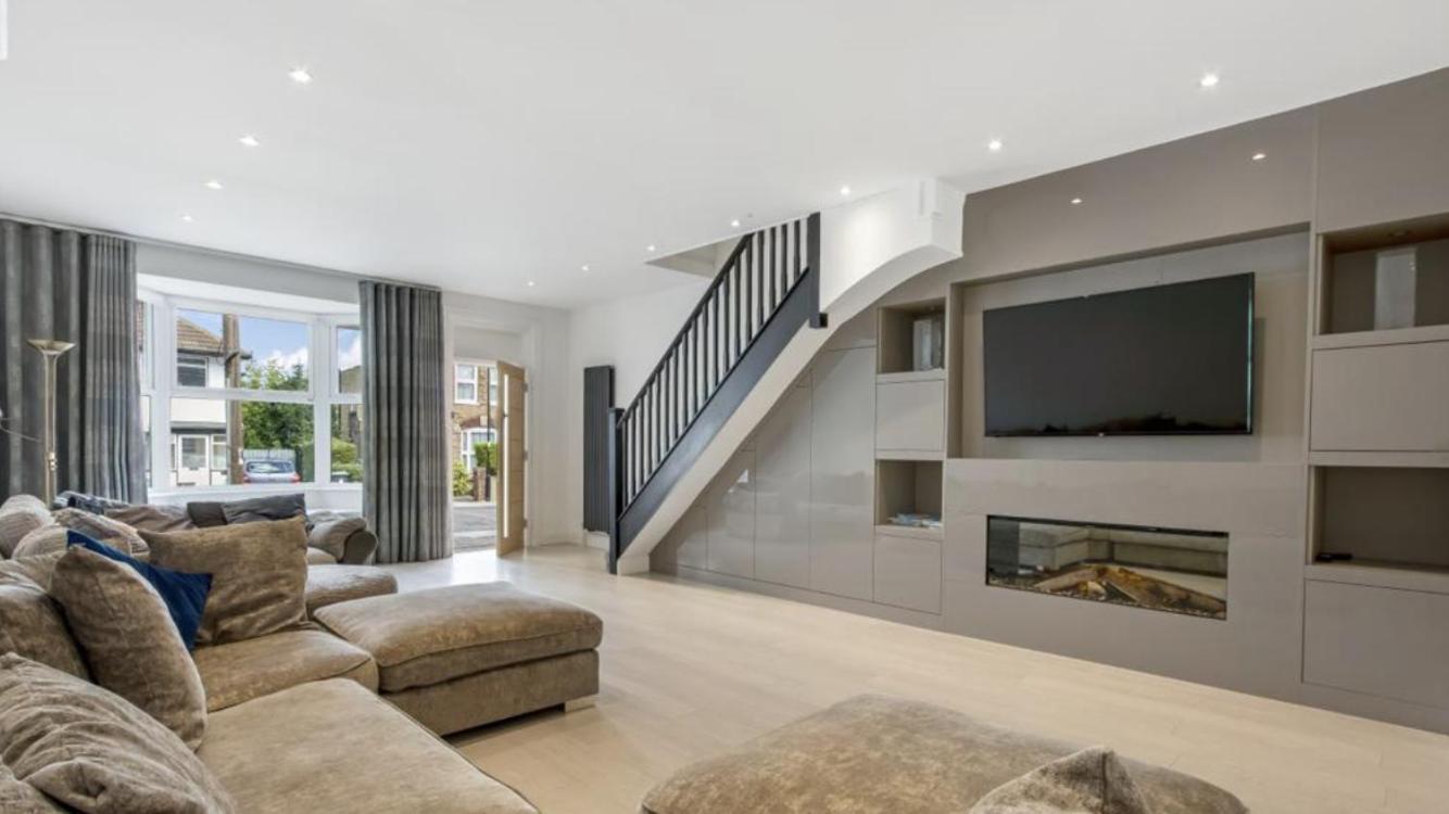 Three-Bedroom House photo 2