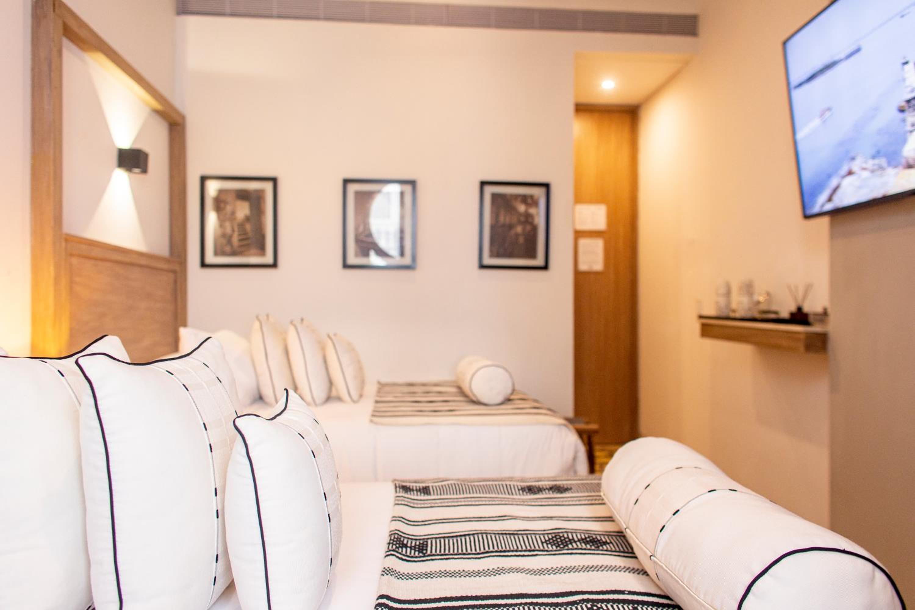Deluxe Quadruple Room photo 2