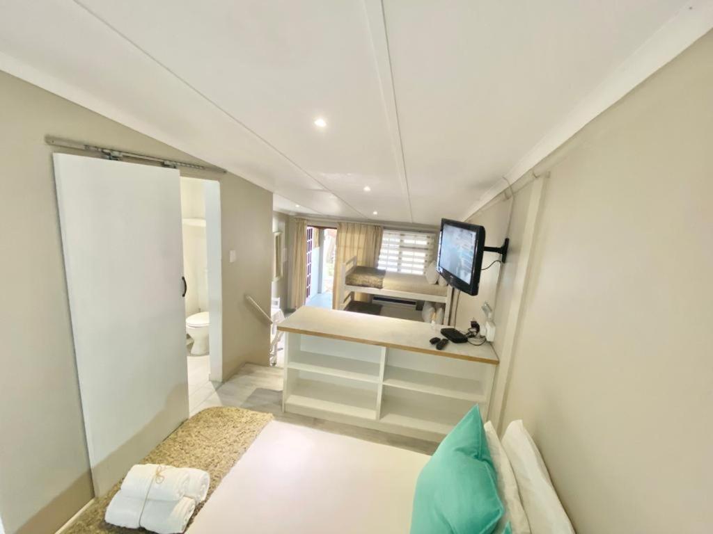 Family Room - Photo 8