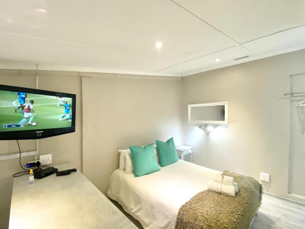 Family Room - Photo 7