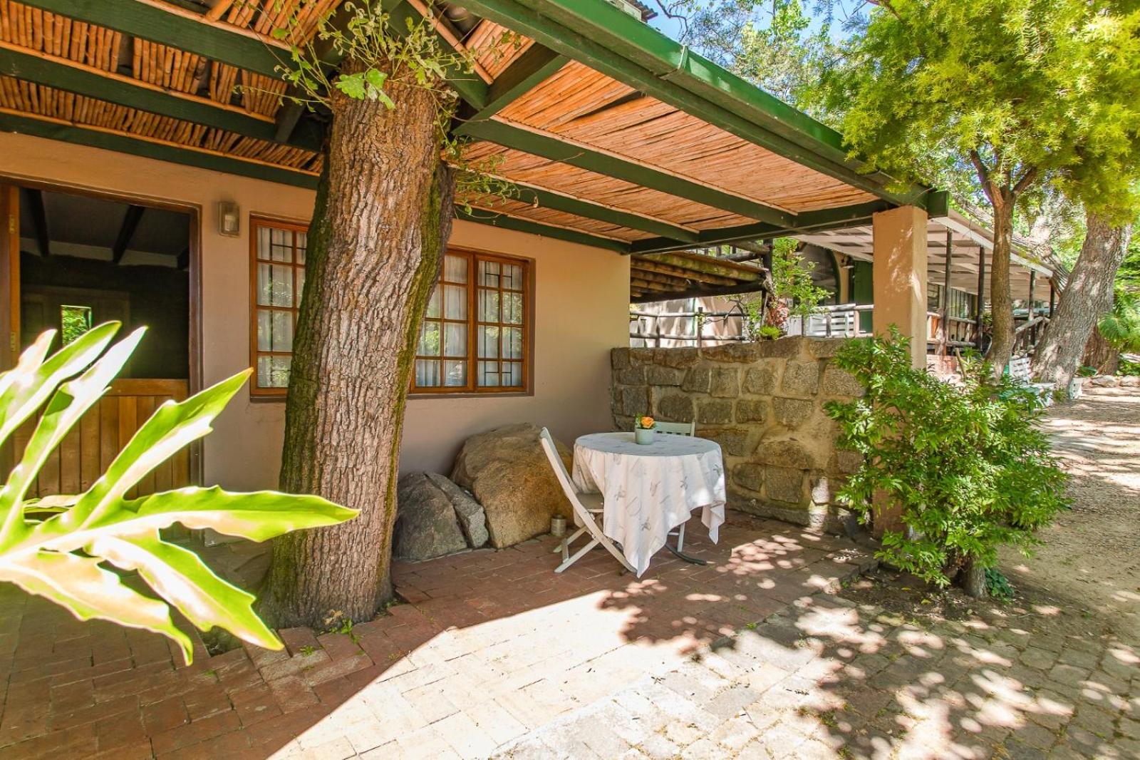 Queen Room with Garden View - Photo 2