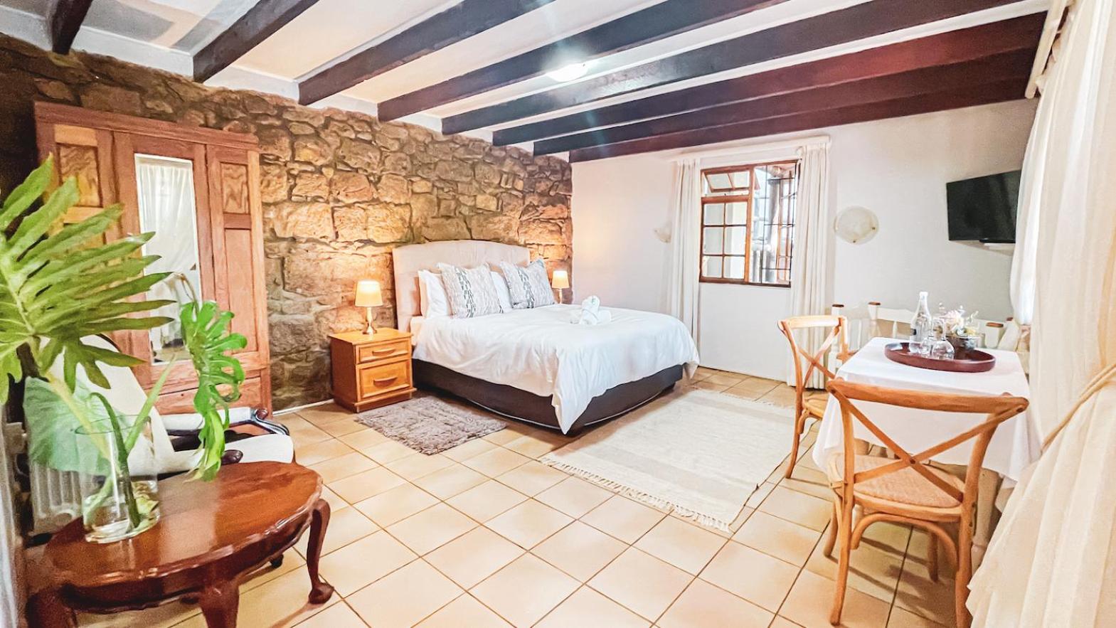 Queen Room with Garden View - Photo 14