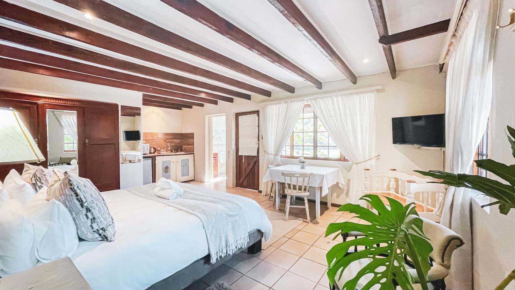 Queen Room with Garden View - Photo 6