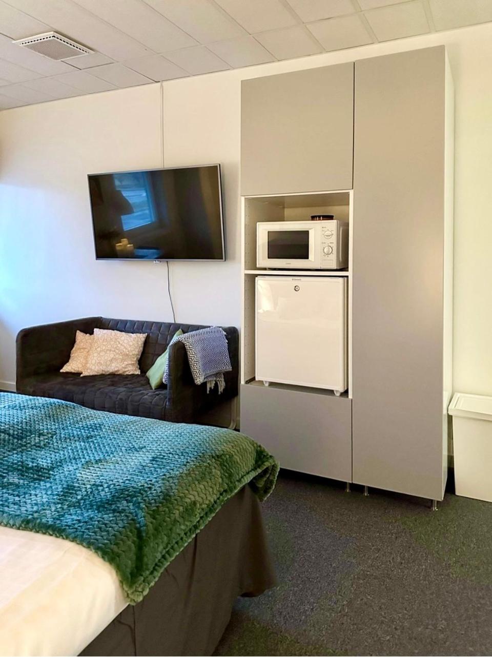 Standard Double Room - Photo 11