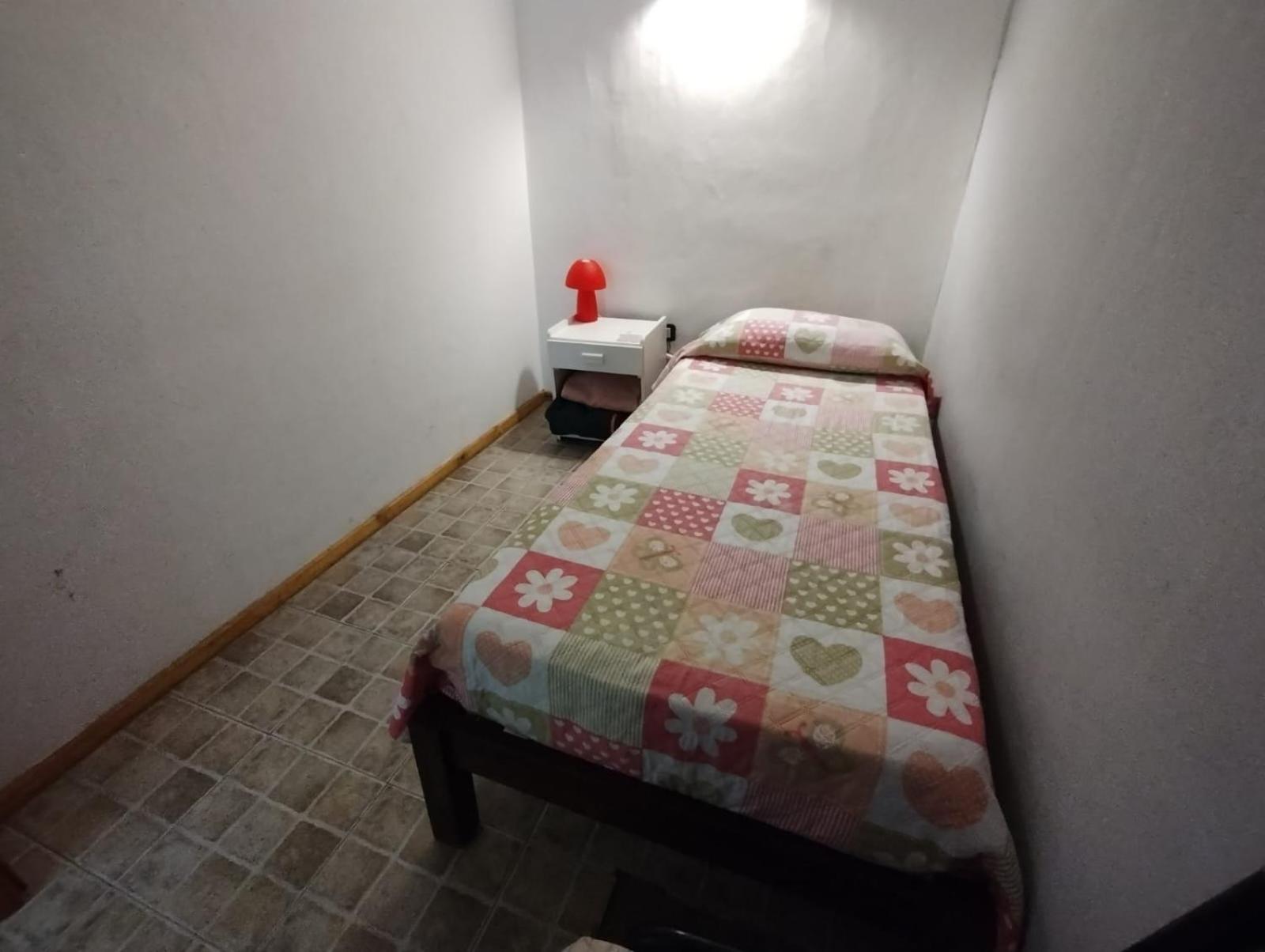 Standard Single Room with Shared Bathroom photo 1