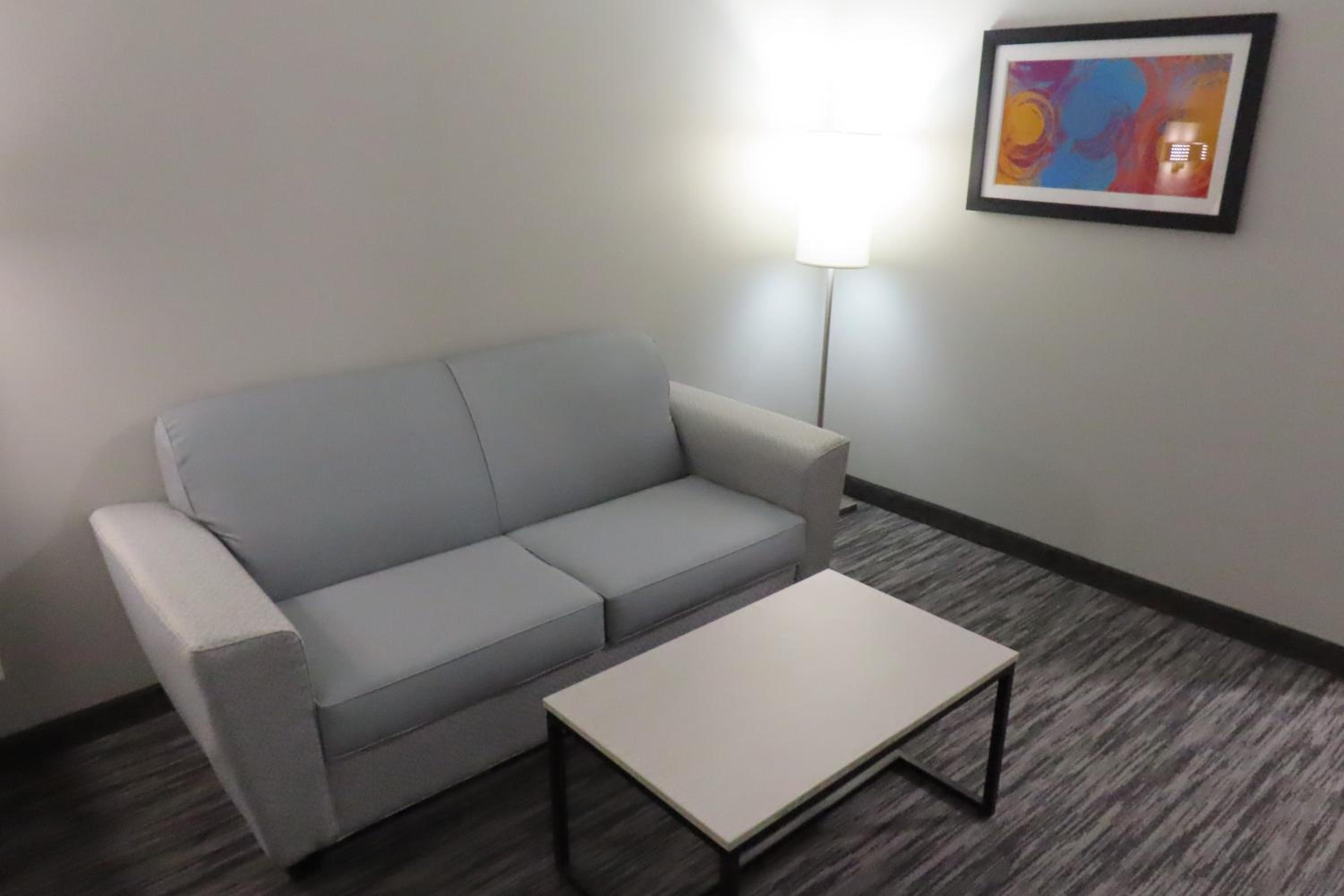 King Suite with Walk-In Shower and Sofa Bed - Disability Access/Non-Smoking - Photo 3