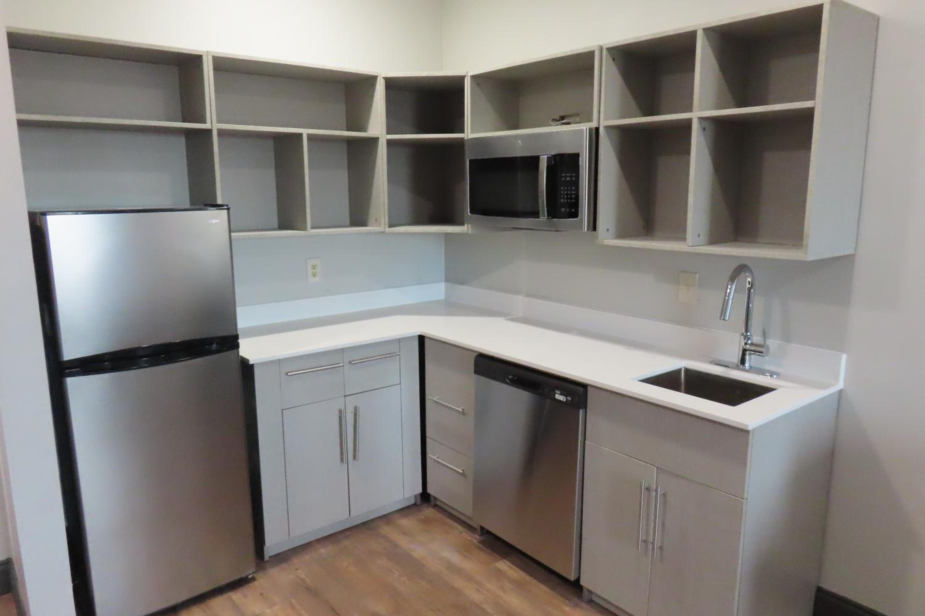 King Suite with Sofa Bed and Kitchenette - Non-Smoking - Photo 11