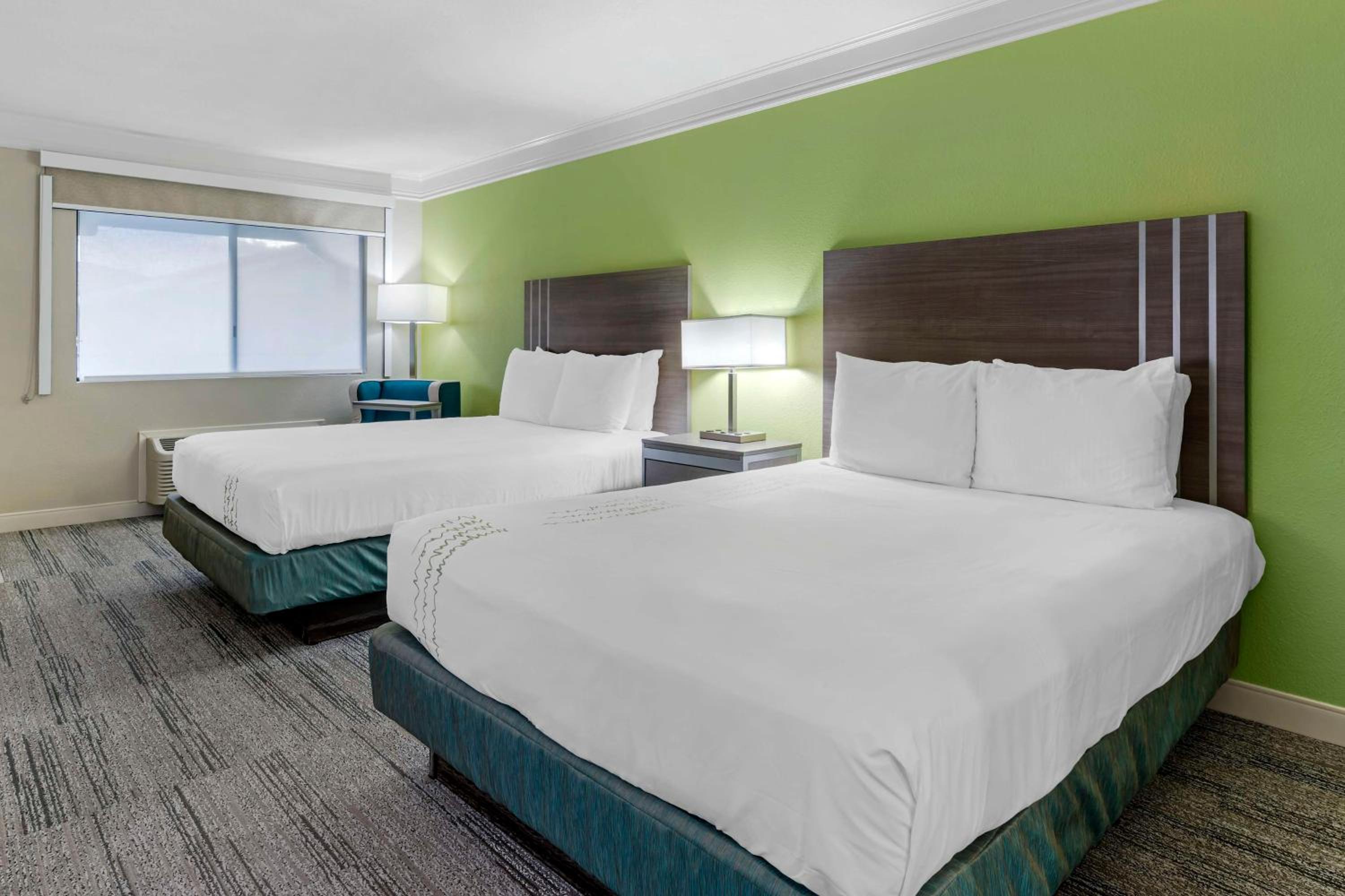 Queen Room with Two Queen Beds and Bath Tub - Disability Access/Non-Smoking  photo 1