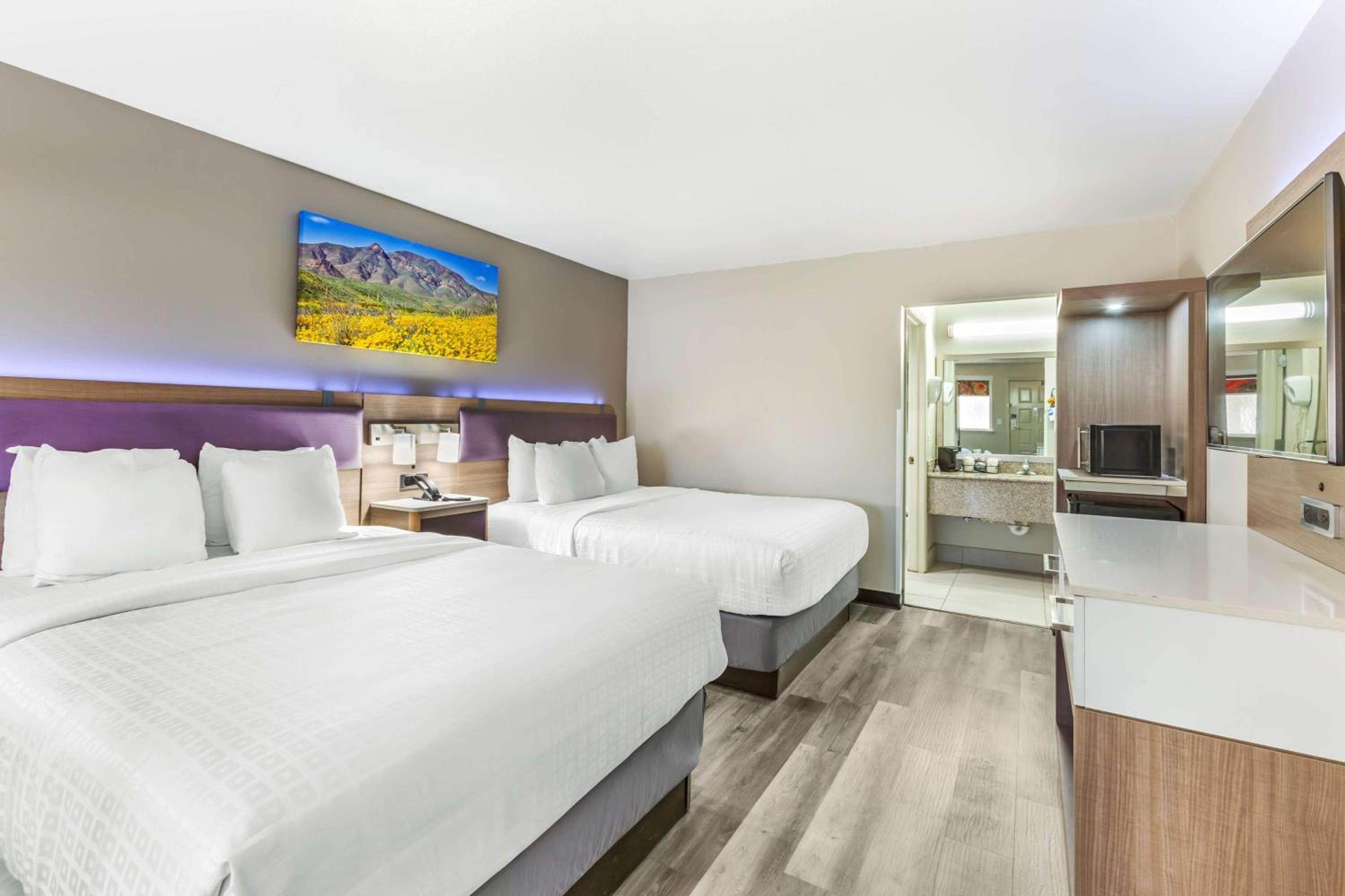 Queen Room with Two Queen Beds and Sofa Bed - Photo 2
