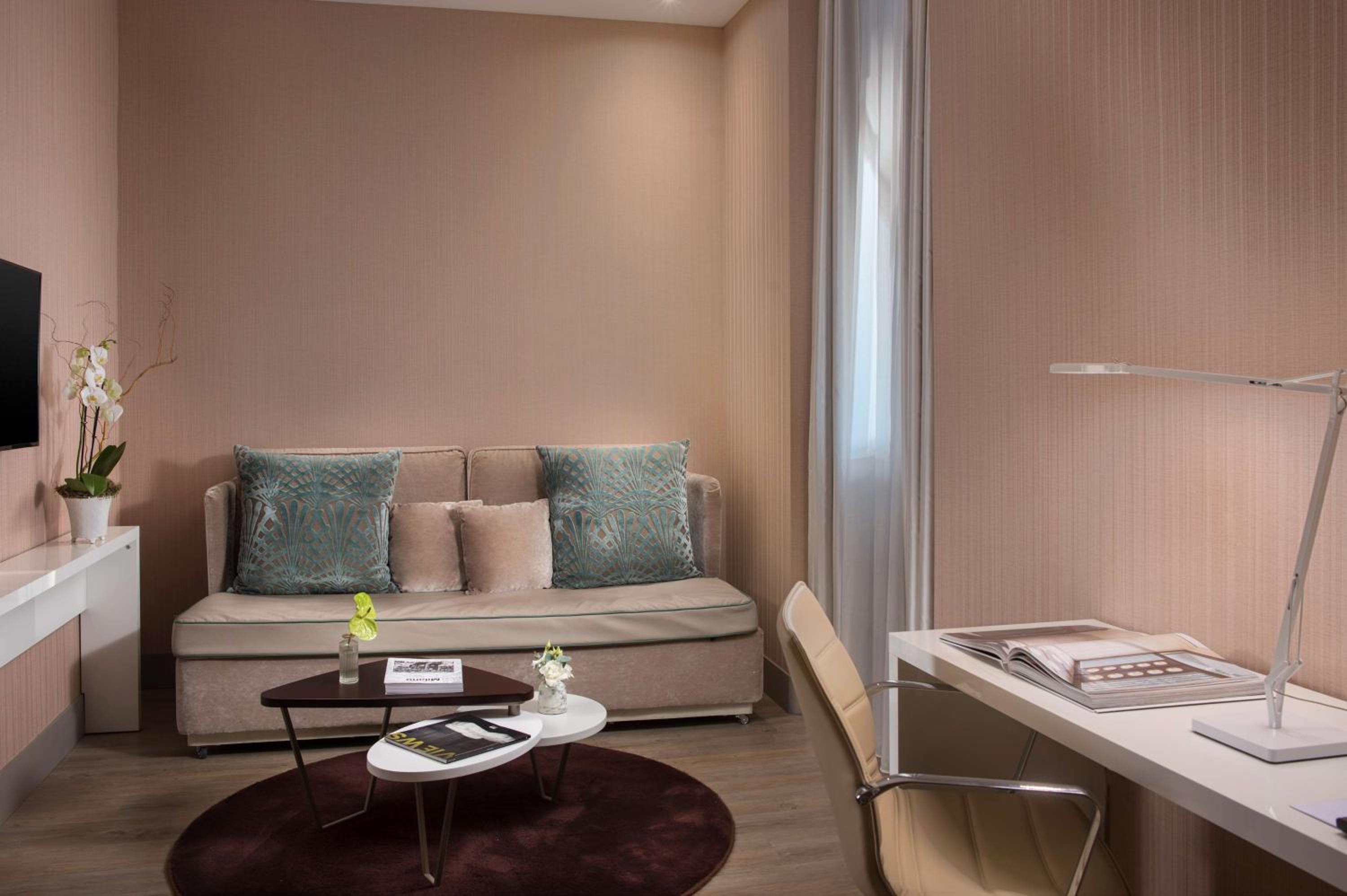 Suite - Photo 2