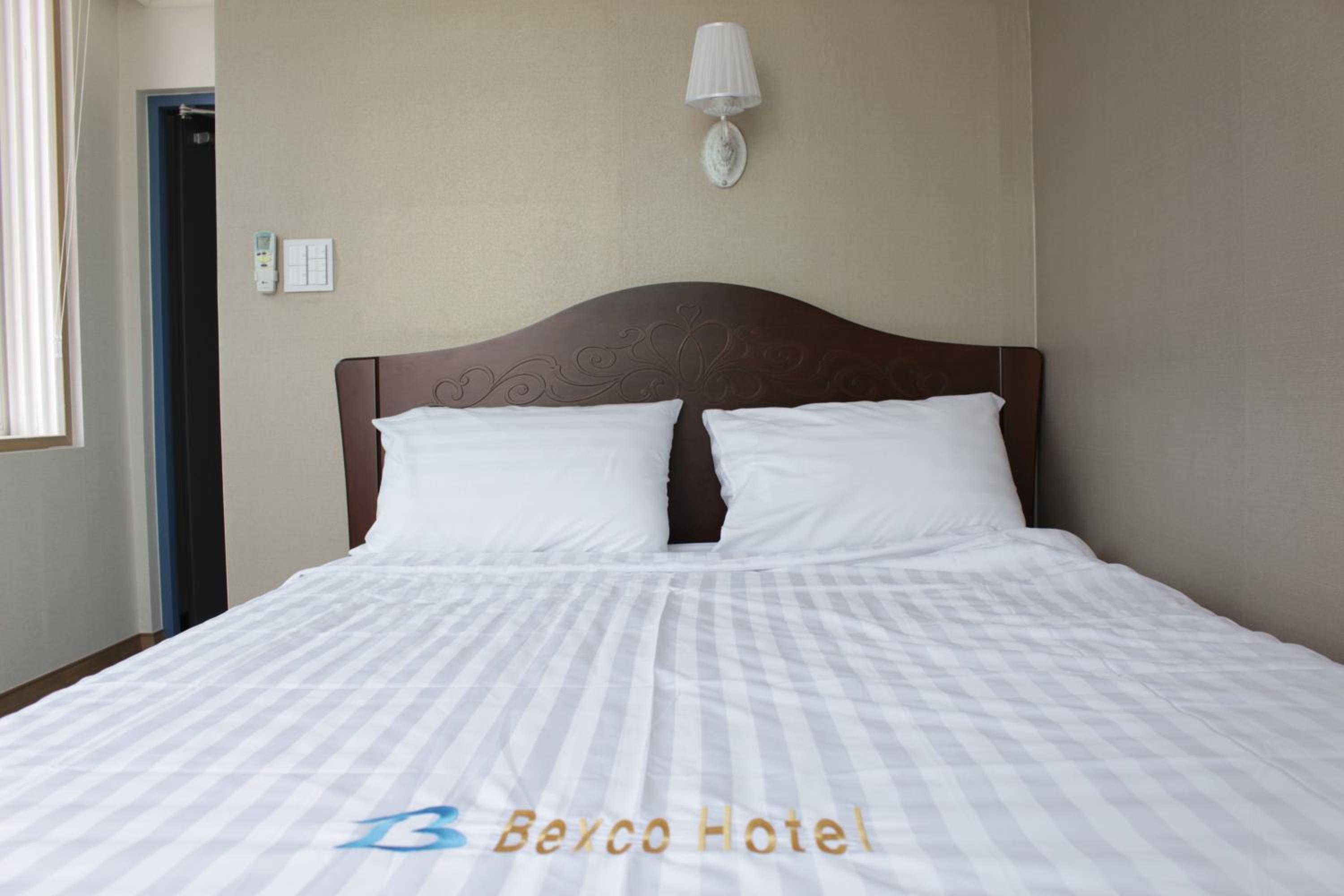 Double Room with Private Bathroom - Photo 5