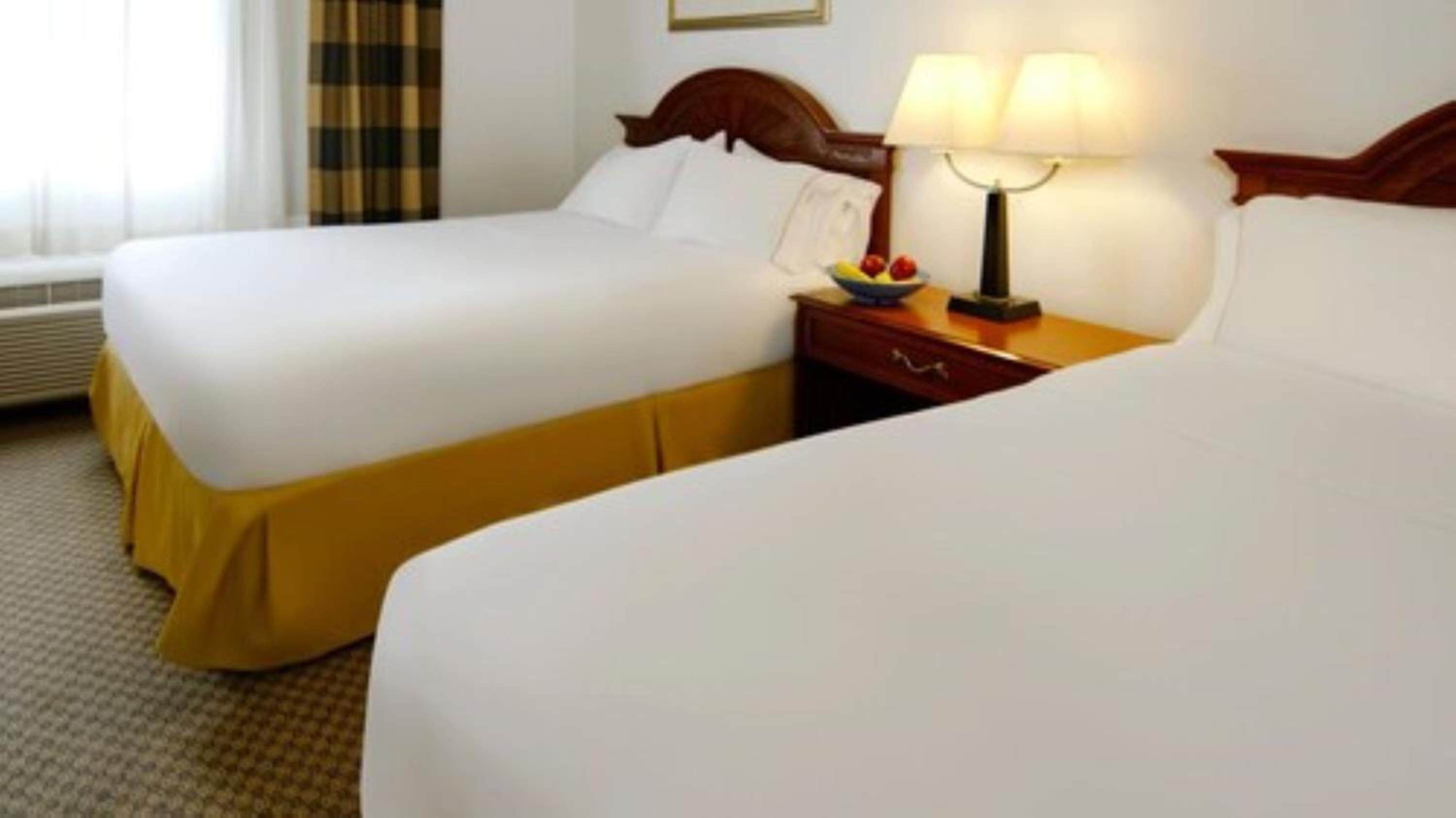 Queen Room with Two Queen Beds - Non-Smoking - Photo 1