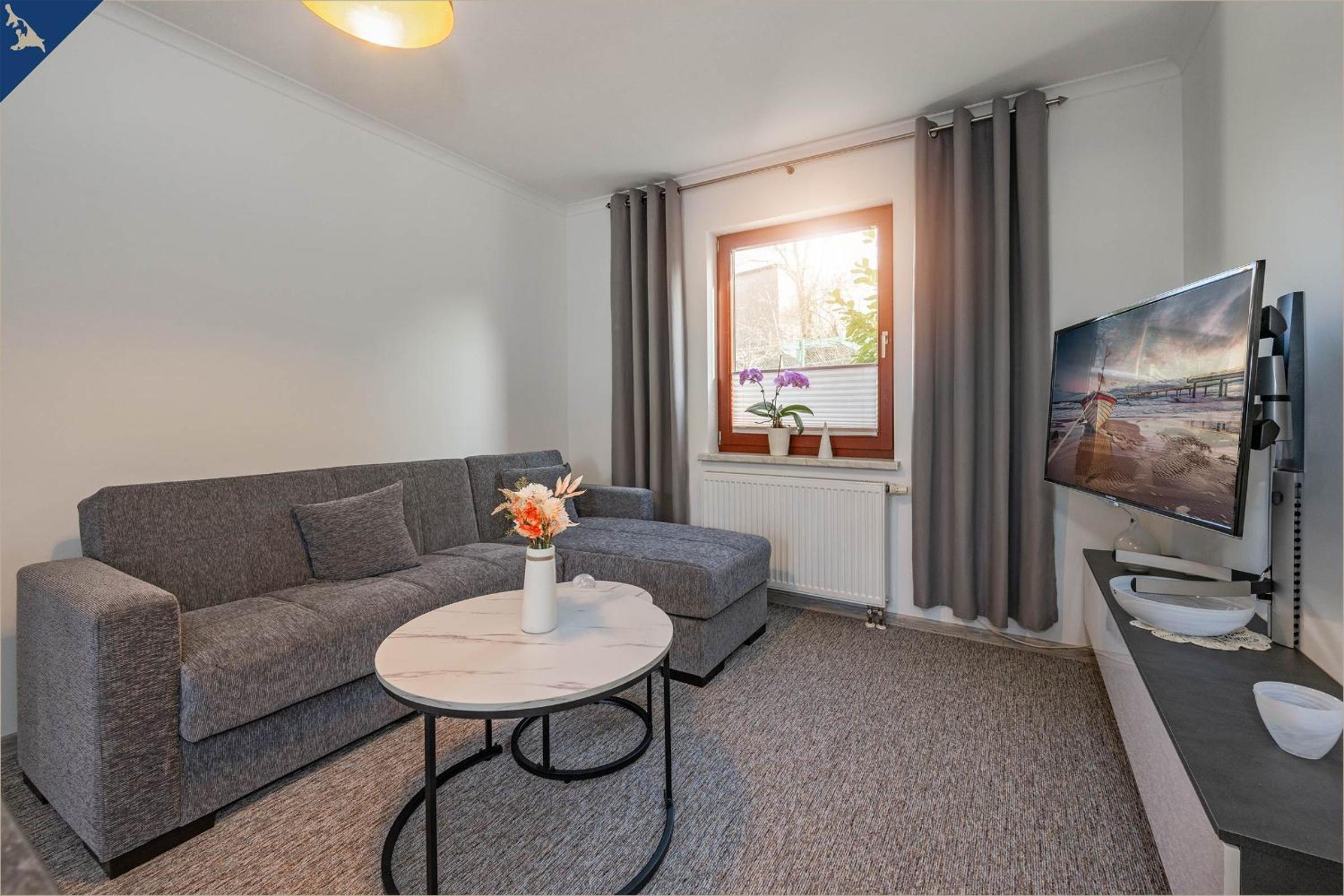 Apartment with Terrace photo 2
