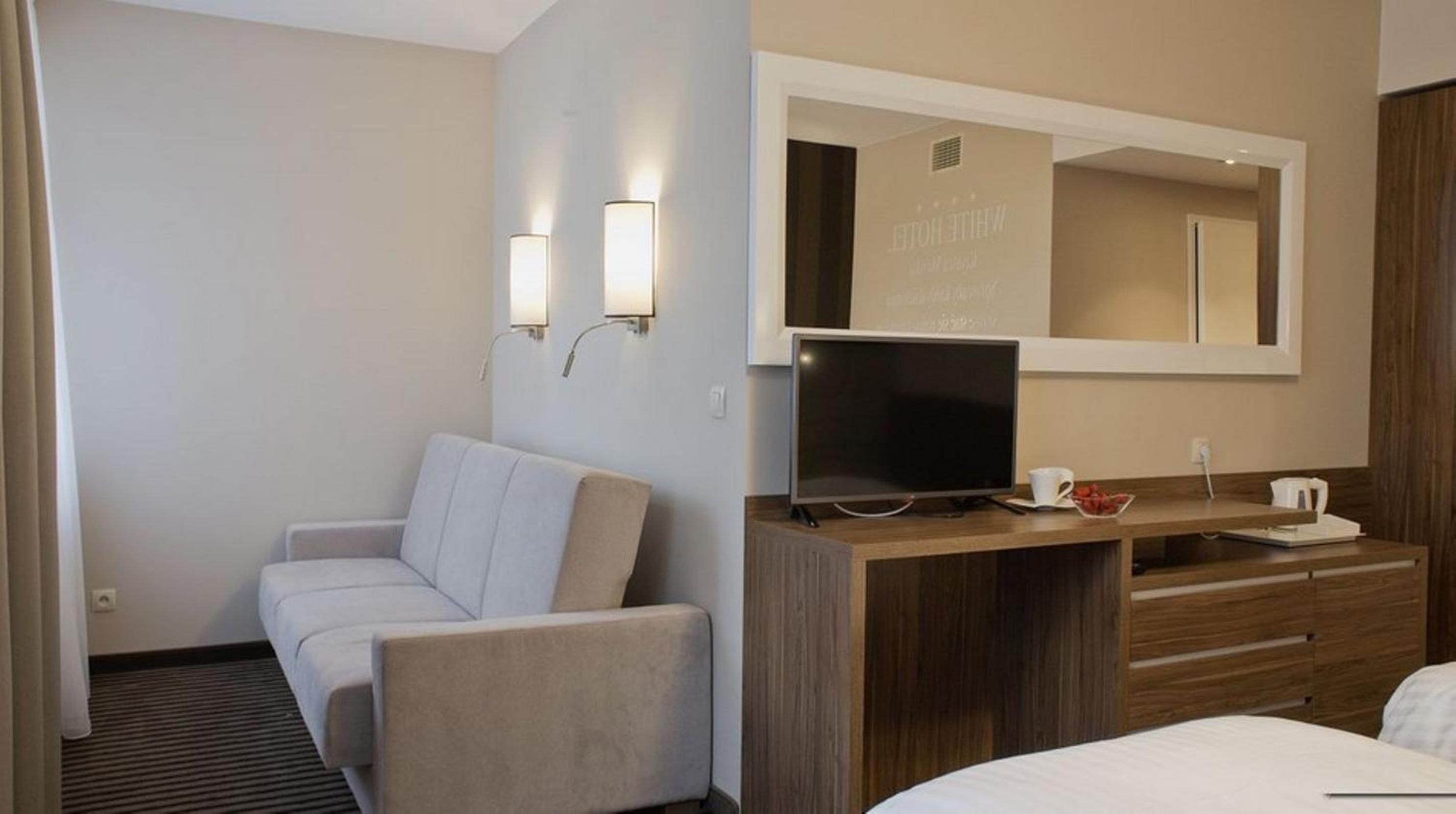 Comfort Quadruple Room with City View photo 2