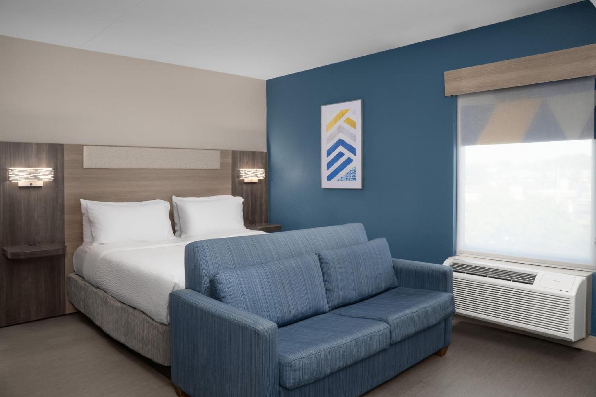 Standard King Room with Extra Floor Space photo 1