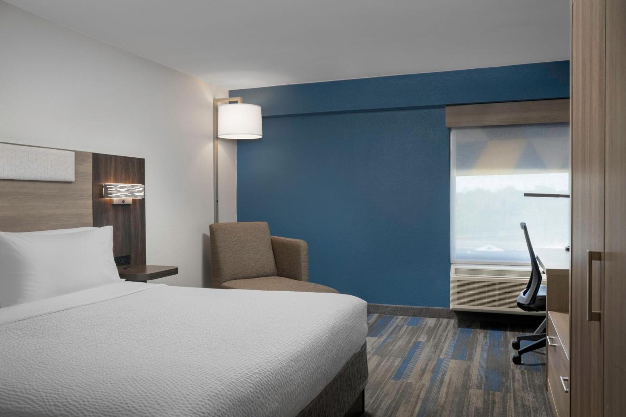 Standard King Room photo 1